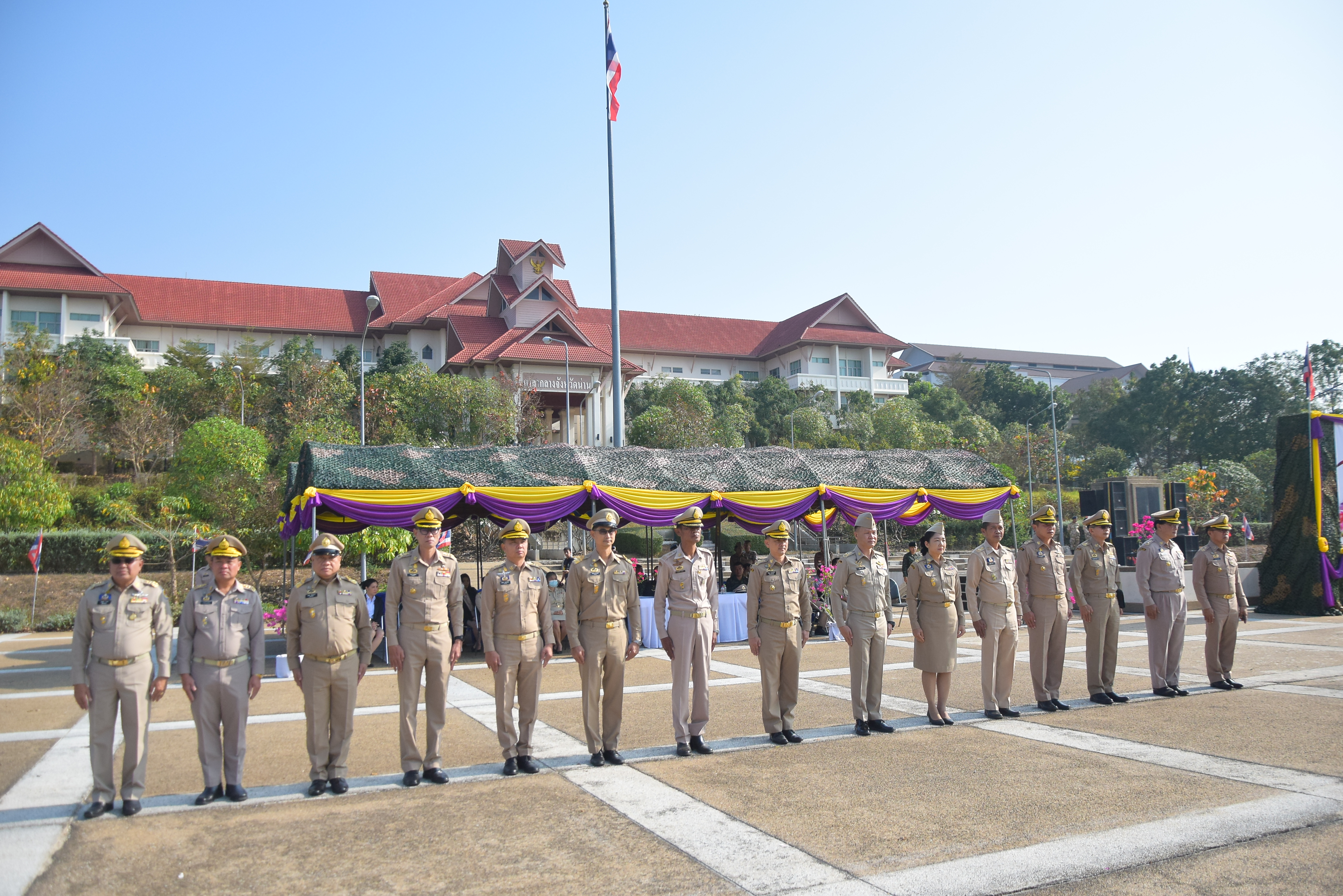พช.น่าน ร่วมกิจกรรมวันคล้ายวันสถาปนากองอาสารักษาดินแดน ครบรอบ ๗๐ ปี และกระทําพิธีสวนสนาม กระทําสัตย์ปฏิญาณตนต่อธงชัยประจํากอง
