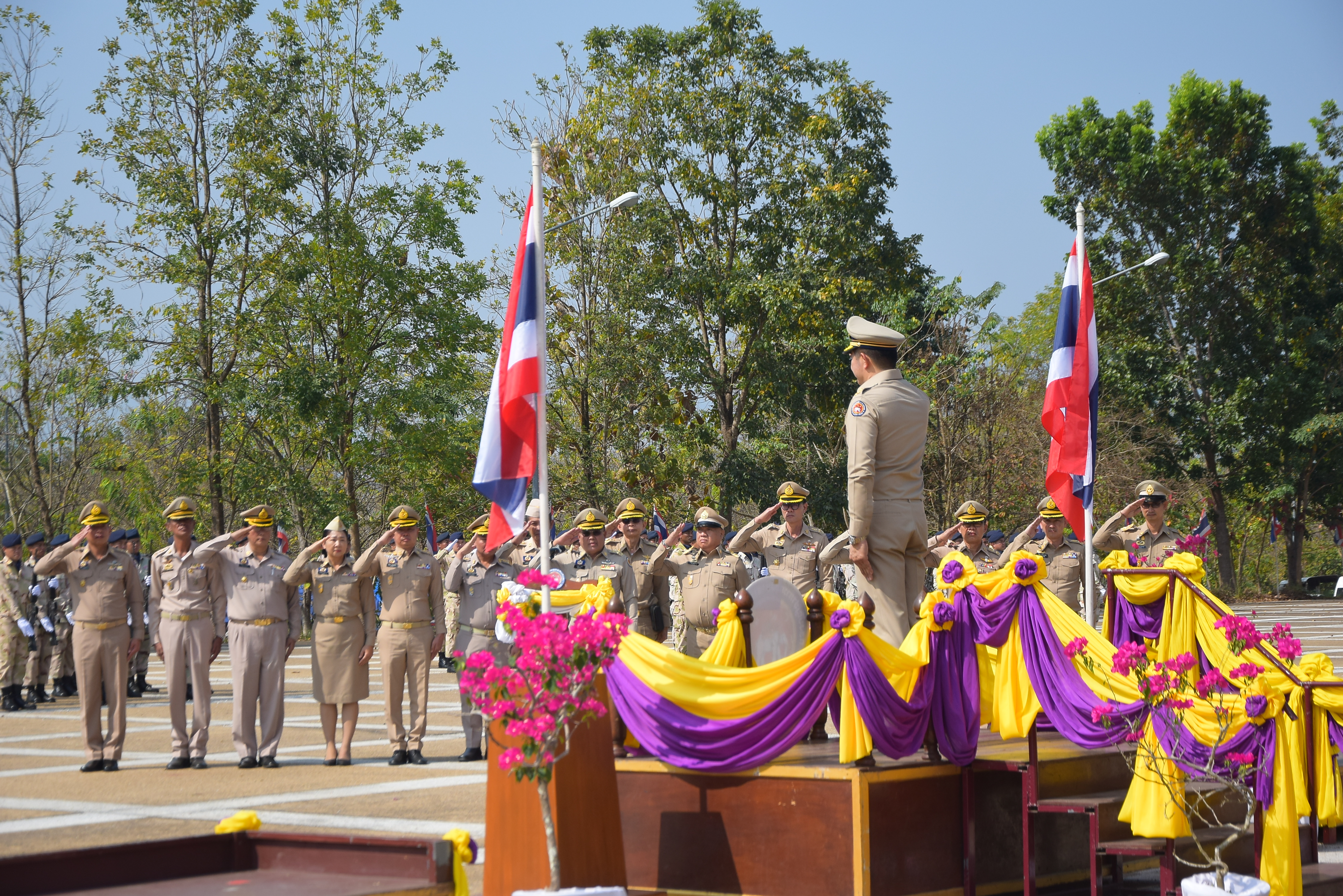 พช.น่าน ร่วมกิจกรรมวันคล้ายวันสถาปนากองอาสารักษาดินแดน ครบรอบ ๗๐ ปี และกระทําพิธีสวนสนาม กระทําสัตย์ปฏิญาณตนต่อธงชัยประจํากอง
