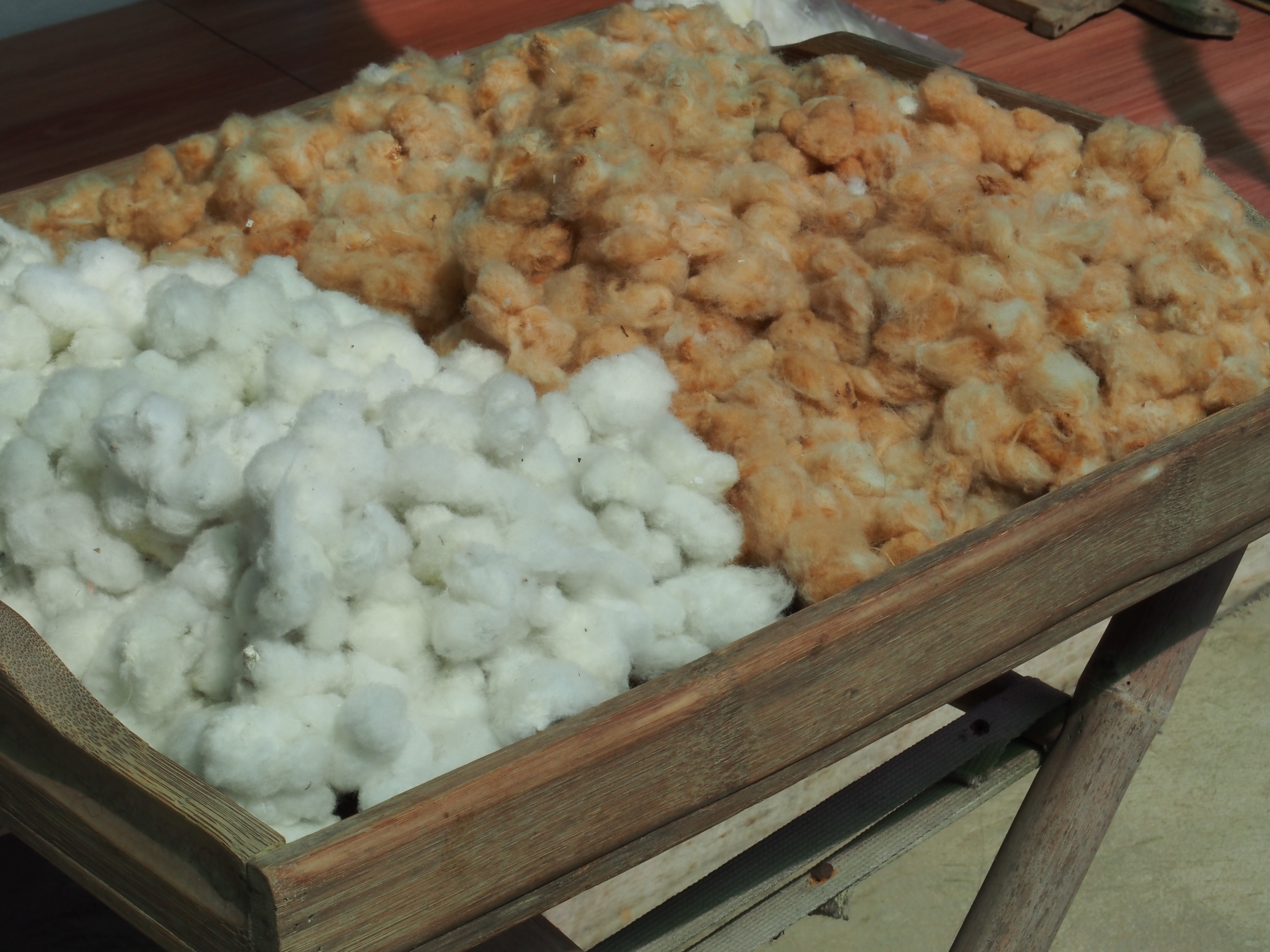 ”พช.น่าน“ต้อนรับดีไซน์เนอร์ แบรนด์ GLAM GOLD LABEL (แกลม โกลด์ เลเบิล) ลงพื้นที่เยี่ยมชม ให้กำลังใจผู้ประกอบการประเภทผ้าและเครื่องแต่งกาย พื้นที่จังหวัดน่าน