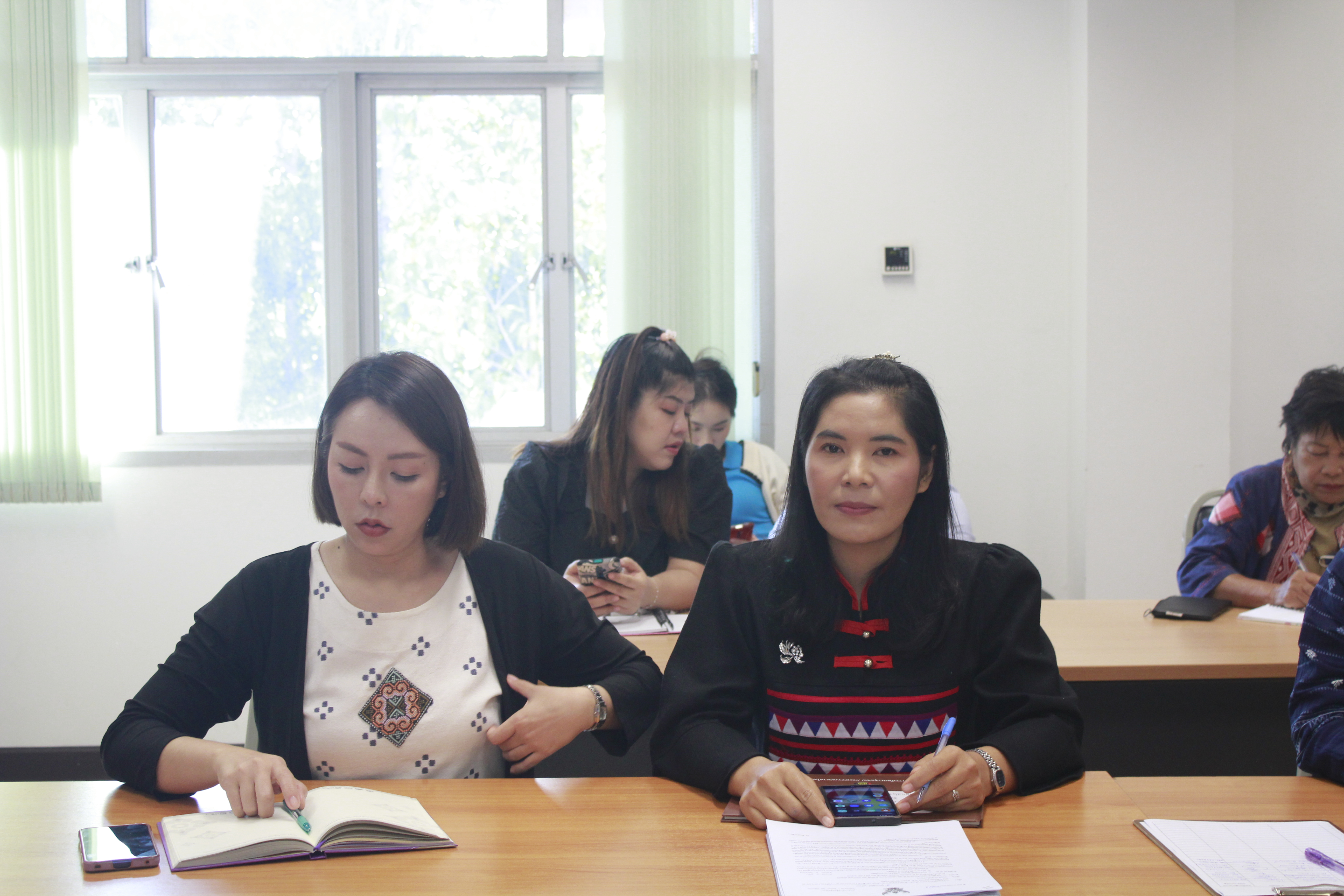 พช.น่าน   ประชุมเตรียมความพร้อมการดําเนินงานฝ่ายจัดแสดงและจําหน่ายผลิตภัณฑ์ชุมชน (OTOP) ผลิตภัณฑ์ Creative และของดีเมืองน่าน