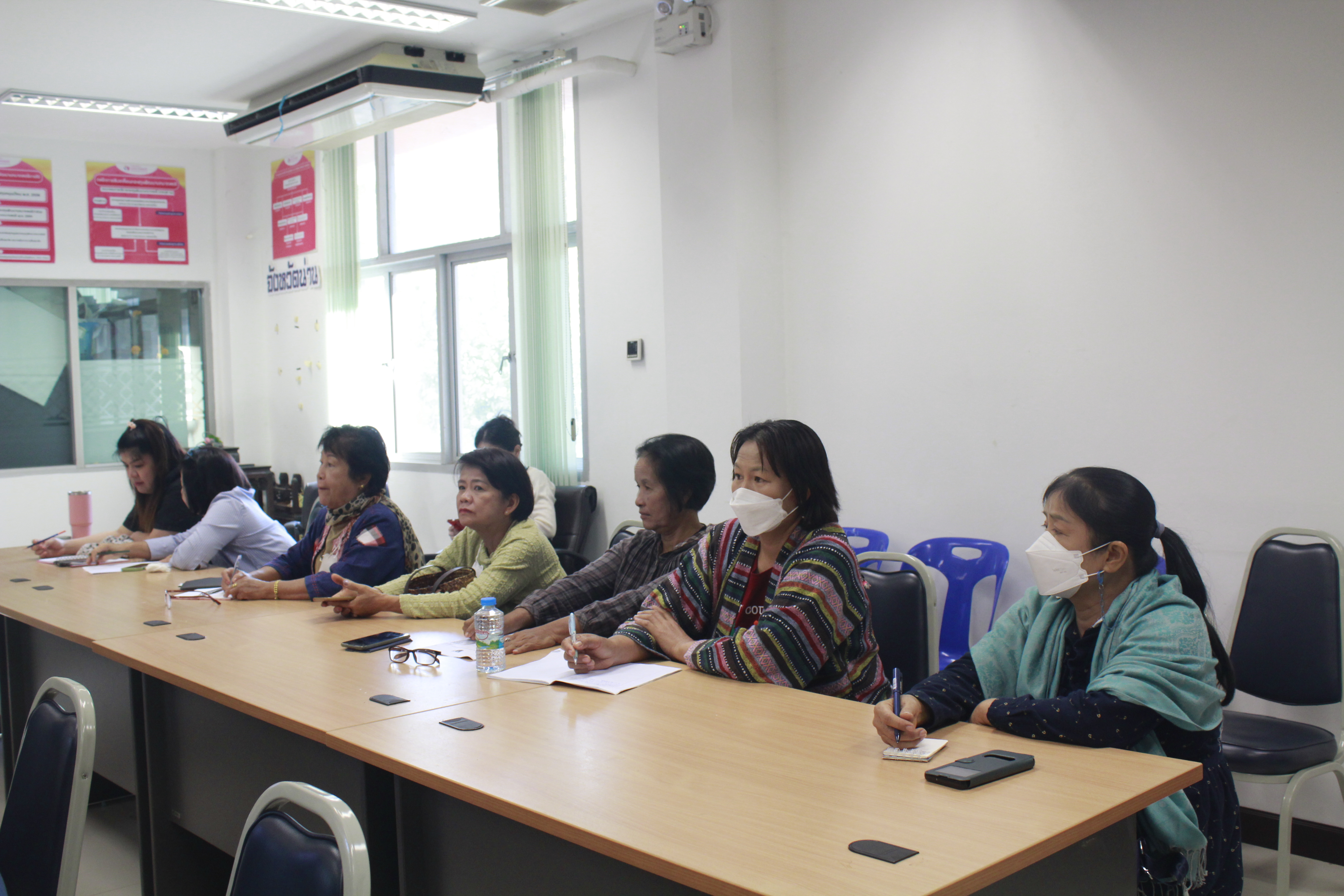 พช.น่าน   ประชุมเตรียมความพร้อมการดําเนินงานฝ่ายจัดแสดงและจําหน่ายผลิตภัณฑ์ชุมชน (OTOP) ผลิตภัณฑ์ Creative และของดีเมืองน่าน