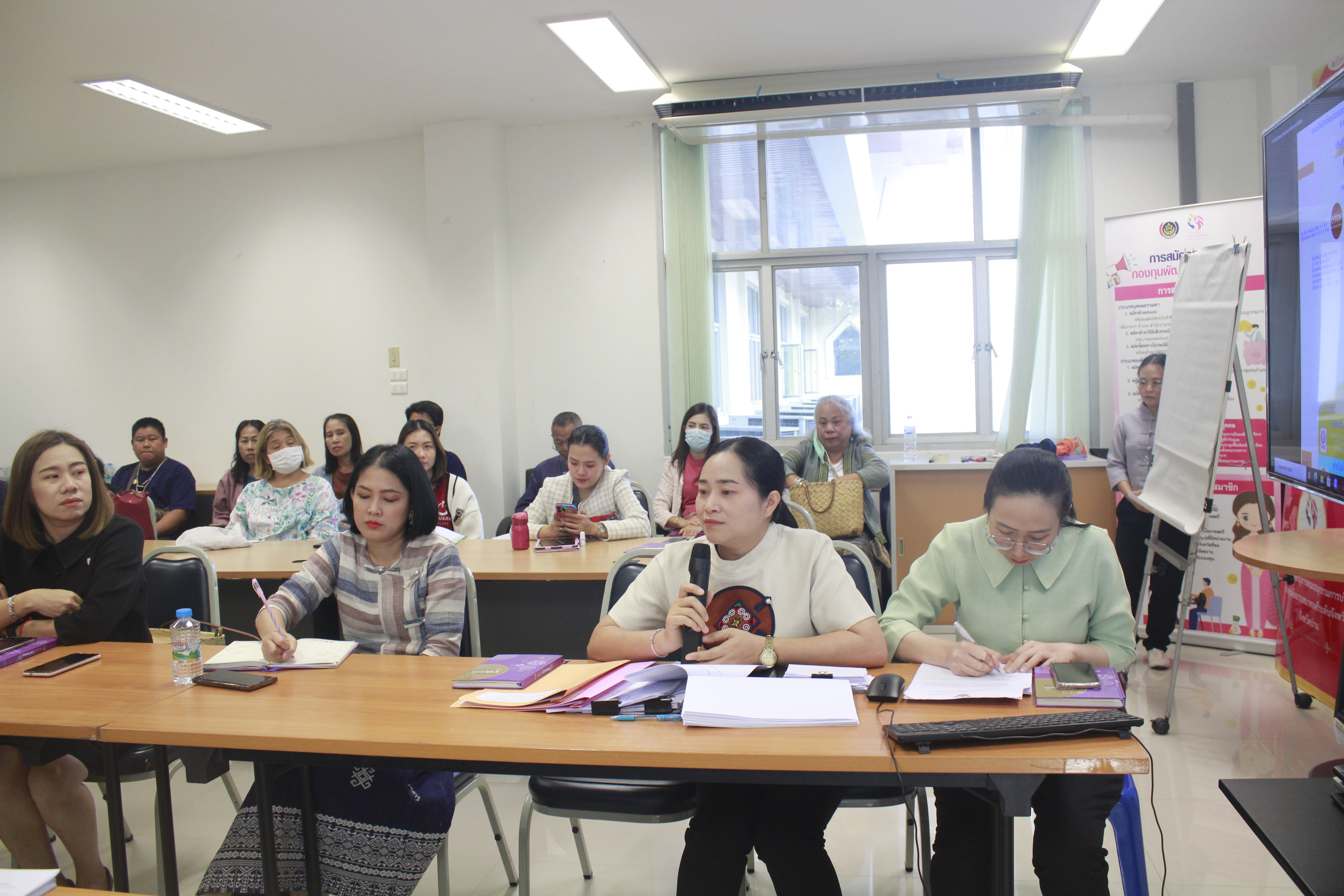 พช.น่าน   ประชุมเตรียมความพร้อมการดําเนินงานฝ่ายจัดแสดงและจําหน่ายผลิตภัณฑ์ชุมชน (OTOP) ผลิตภัณฑ์ Creative และของดีเมืองน่าน