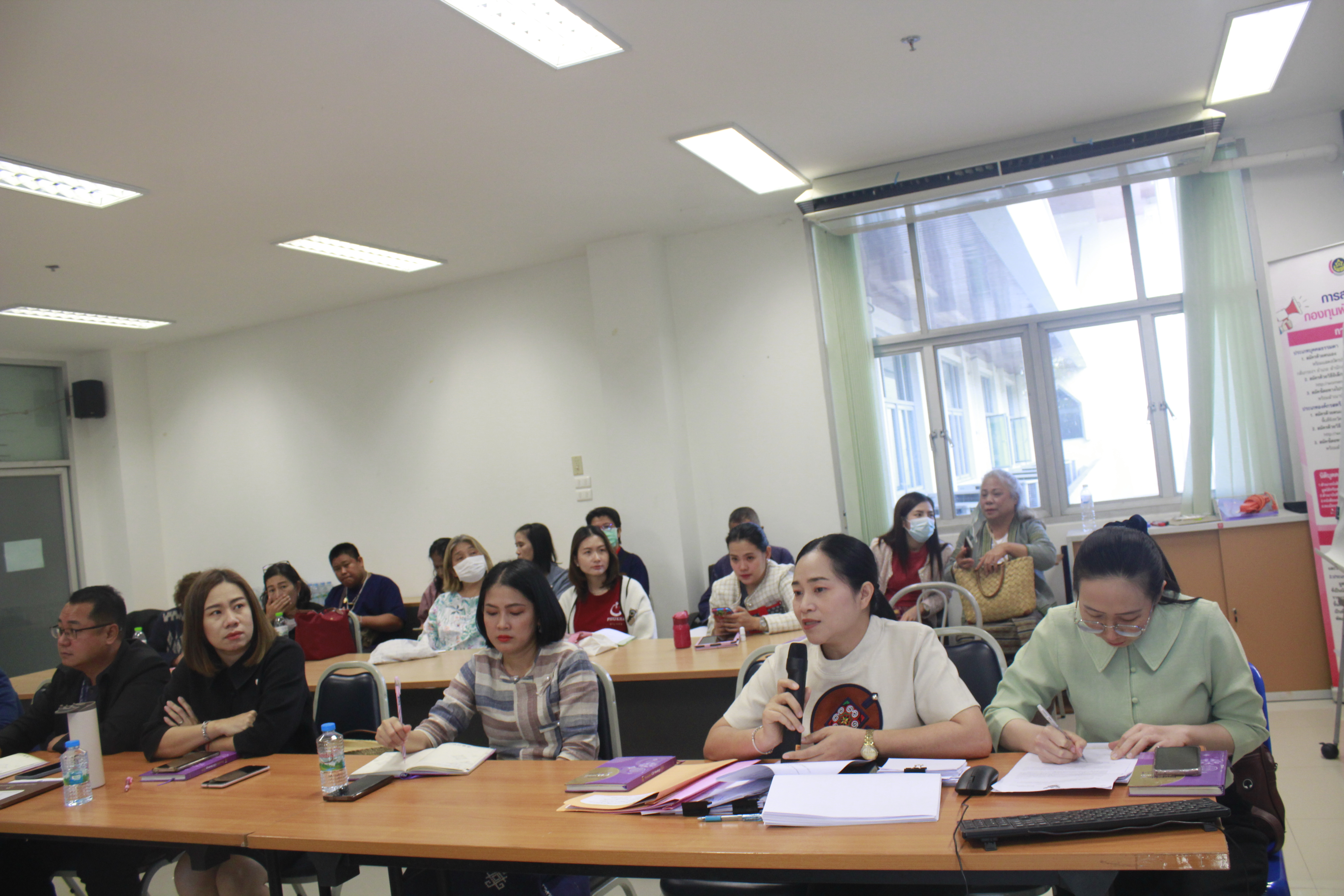 พช.น่าน   ประชุมเตรียมความพร้อมการดําเนินงานฝ่ายจัดแสดงและจําหน่ายผลิตภัณฑ์ชุมชน (OTOP) ผลิตภัณฑ์ Creative และของดีเมืองน่าน