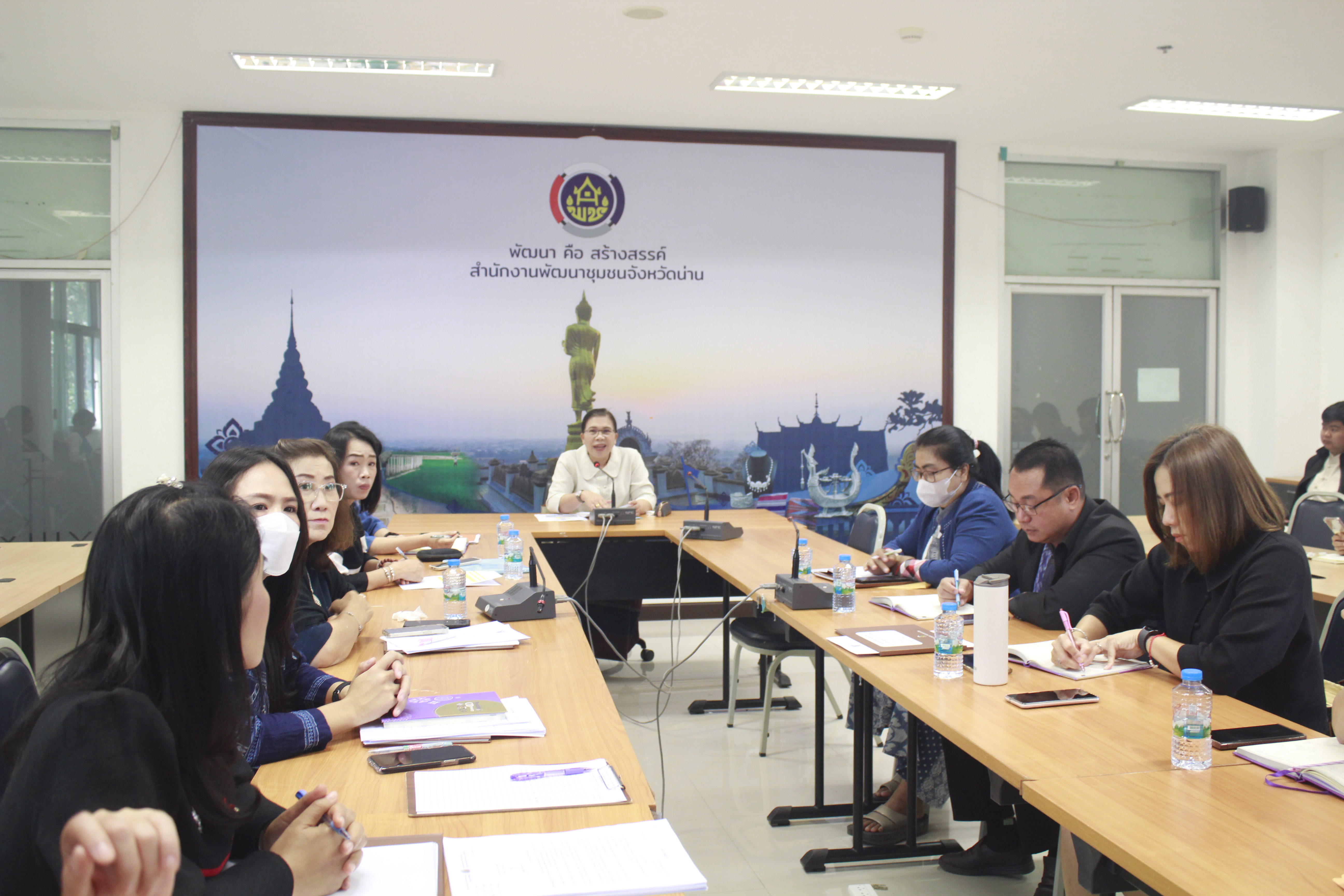 พช.น่าน   ประชุมเตรียมความพร้อมการดําเนินงานฝ่ายจัดแสดงและจําหน่ายผลิตภัณฑ์ชุมชน (OTOP) ผลิตภัณฑ์ Creative และของดีเมืองน่าน