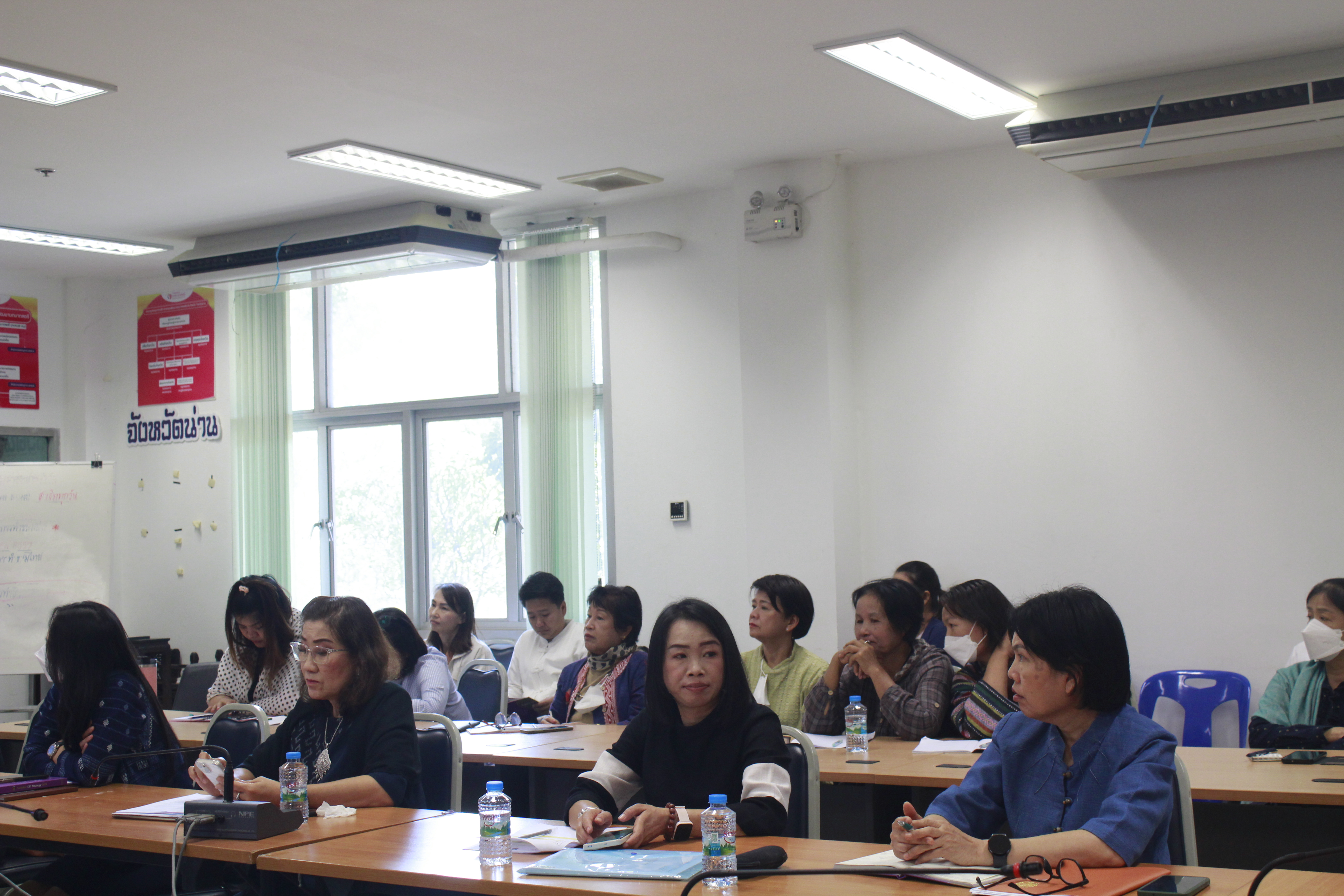 พช.น่าน   ประชุมเตรียมความพร้อมการดําเนินงานฝ่ายจัดแสดงและจําหน่ายผลิตภัณฑ์ชุมชน (OTOP) ผลิตภัณฑ์ Creative และของดีเมืองน่าน