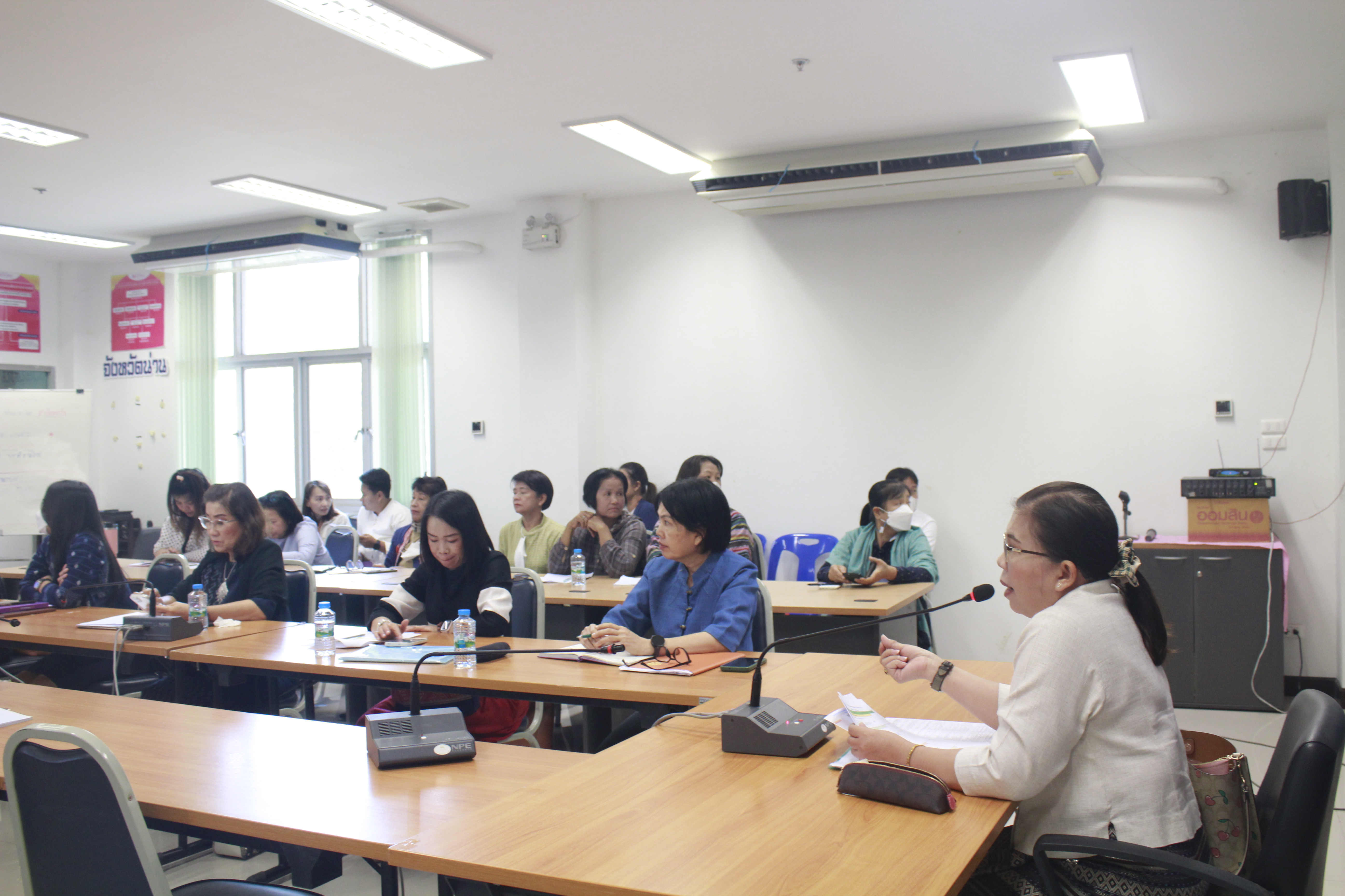 พช.น่าน   ประชุมเตรียมความพร้อมการดําเนินงานฝ่ายจัดแสดงและจําหน่ายผลิตภัณฑ์ชุมชน (OTOP) ผลิตภัณฑ์ Creative และของดีเมืองน่าน