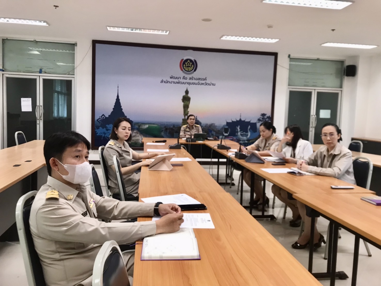 พช.น่าน ร่วมการประชุมกรมการพัฒนาชุมชน ครั้งที่ 2/2567 ประจำเดือนมกราคม 2567 ผ่านระบบวีดีทัศน์ทางไกล (Video Conference) และผ่านระบบ TV พช.