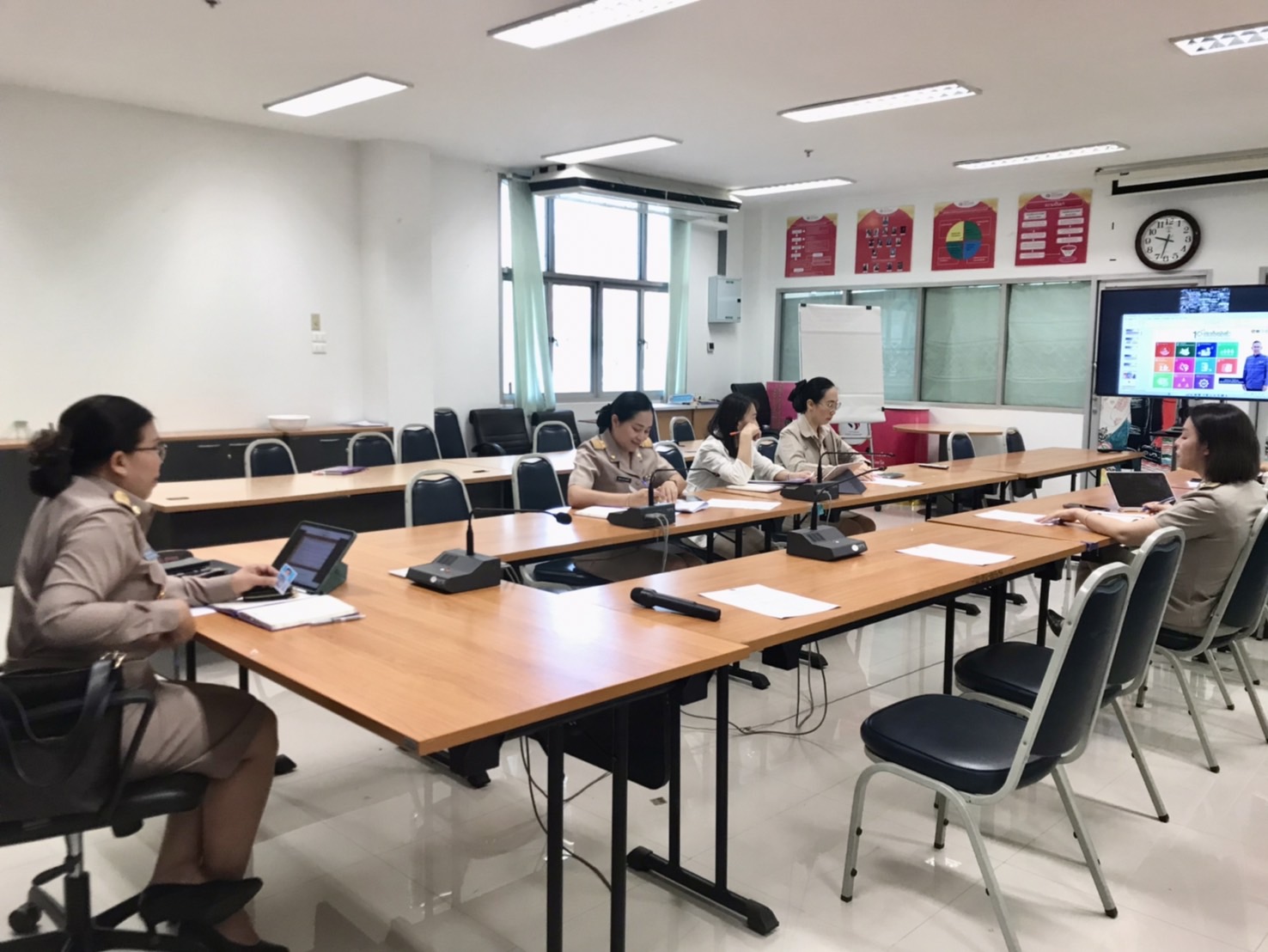 พช.น่าน ร่วมการประชุมกรมการพัฒนาชุมชน ครั้งที่ 2/2567 ประจำเดือนมกราคม 2567 ผ่านระบบวีดีทัศน์ทางไกล (Video Conference) และผ่านระบบ TV พช.