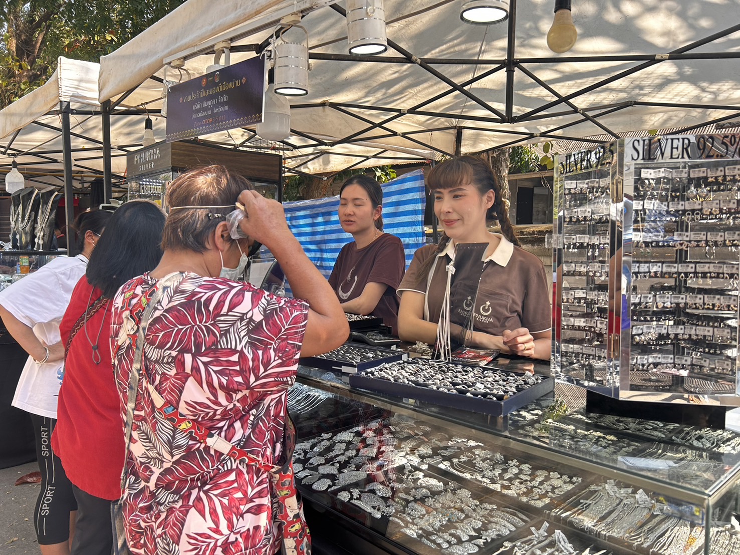 บรรยากาศ วันสุดท้าย งานจัดแสดงและจําหน่ายผลิตภัณฑ์ชุมชน OTOP ผลิตภัณฑ์ Creative และของดีเมืองน่าน งานประจําปีและของดีเมืองน่าน ประจําปี 2567