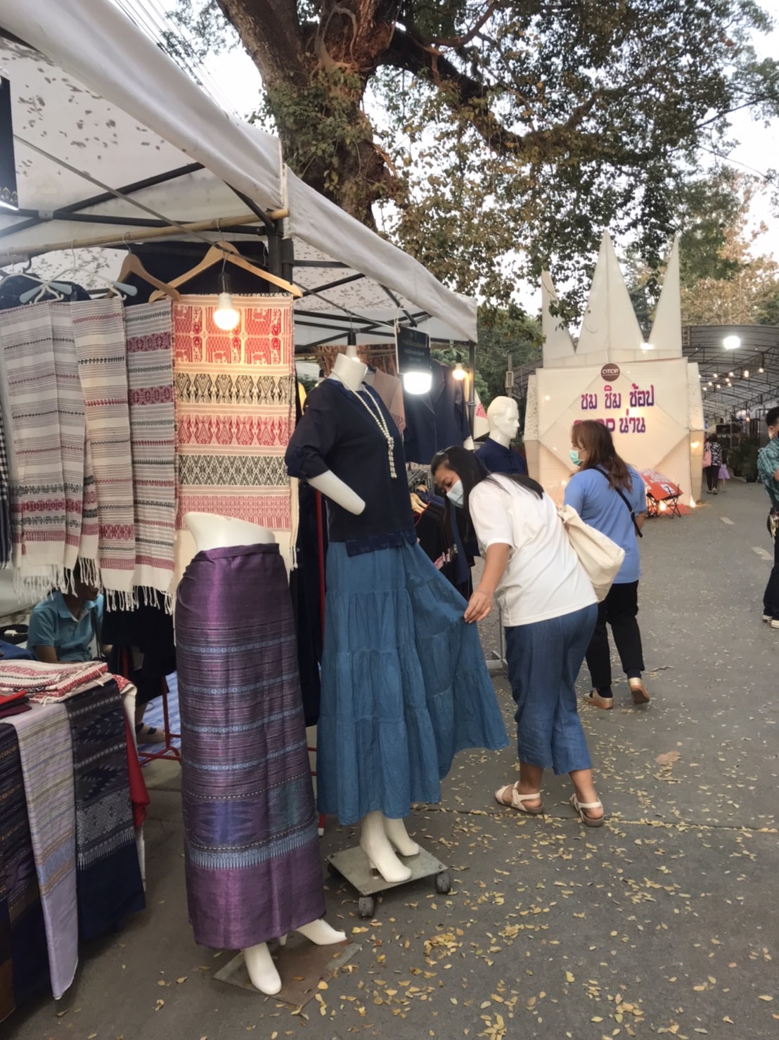 บรรยากาศ วันที่ 7 งานจัดแสดงและจําหน่ายผลิตภัณฑ์ชุมชน OTOP ผลิตภัณฑ์ Creative และของดีเมืองน่าน งานประจําปีและของดีเมืองน่าน ประจําปี 2567