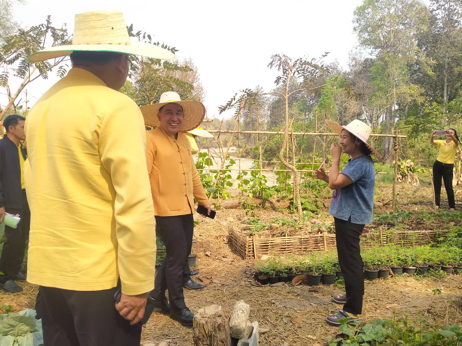 พช.น่าน ลงพื้นที่ตรวจติดตามโครงการพัฒนาพื้นที่ต้นแบบการพัฒนาคุณภาพชีวิตตามหลักทฤษฎีใหม่ ประยุกต์สู่ “โคก หนอง นา โมเดล”