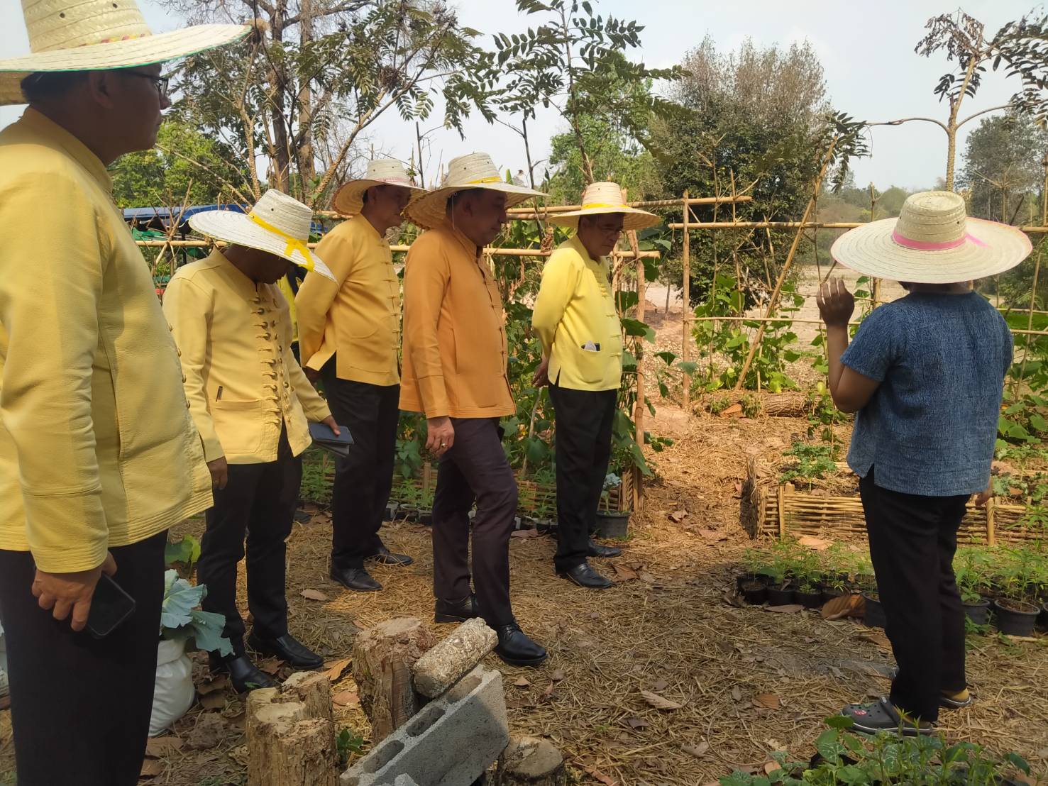 พช.น่าน ลงพื้นที่ตรวจติดตามโครงการพัฒนาพื้นที่ต้นแบบการพัฒนาคุณภาพชีวิตตามหลักทฤษฎีใหม่ ประยุกต์สู่ “โคก หนอง นา โมเดล”