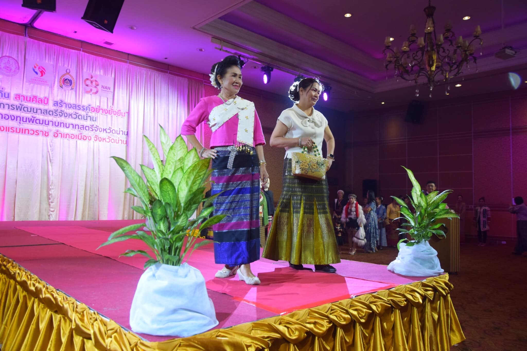 พช.น่าน จัดงานวันสตรีสากล ประจำปี 2567 โครงการ “สตรีน่าน รักษ์ถิ่น สานศิลป์ สร้างสรรค์อย่างยั่งยืน”