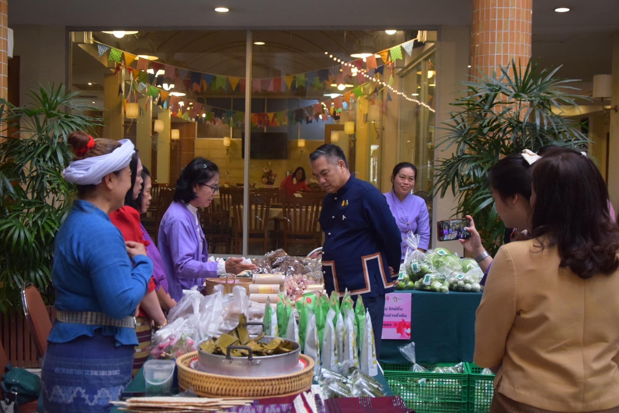 พช.น่าน จัดงานวันสตรีสากล ประจำปี 2567 โครงการ “สตรีน่าน รักษ์ถิ่น สานศิลป์ สร้างสรรค์อย่างยั่งยืน”