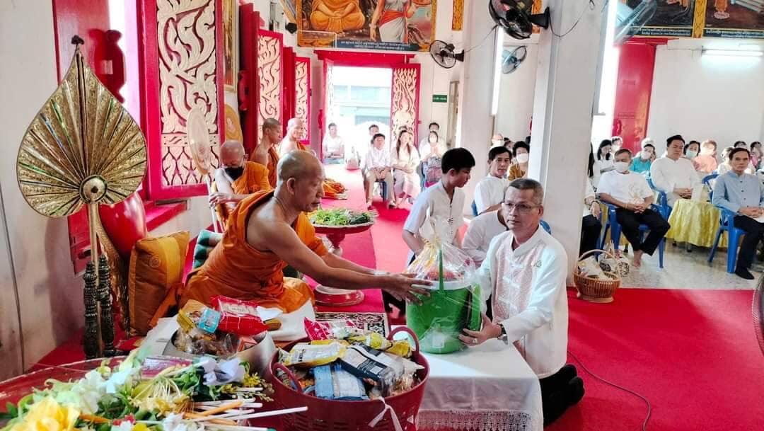 พช.น่าน ร่วมจัดกิจกรรมทำบุญตักบาตรในวันพระ ขับเคลื่อนโครงการสร้างความปรองดองสมานฉันท์โดยใช้หลักธรรมทางพระพุทธศาสนา