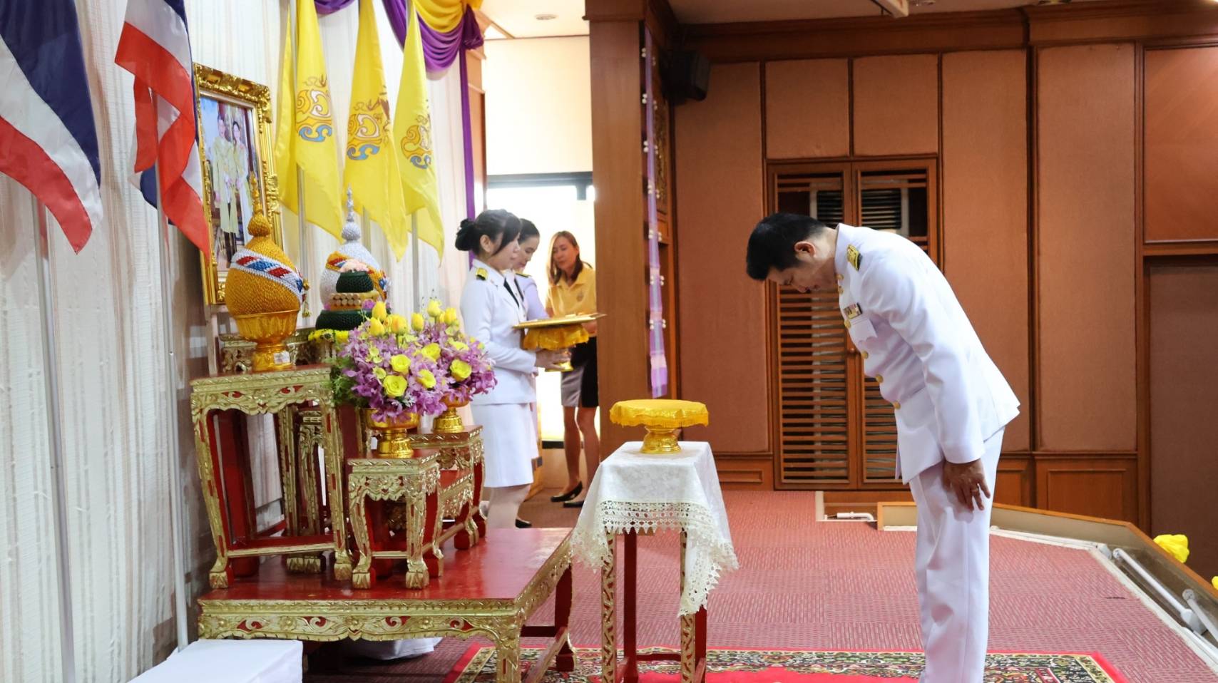 พช.น่าน ร่วมพิธีรับพระราชทานพระบรมฉายาลักษณ์ พระบาทสมเด็จพระเจ้าอยู่หัว ที่ฉายกับสมเด็จพระนางเจ้าฯพระบรมราชินี