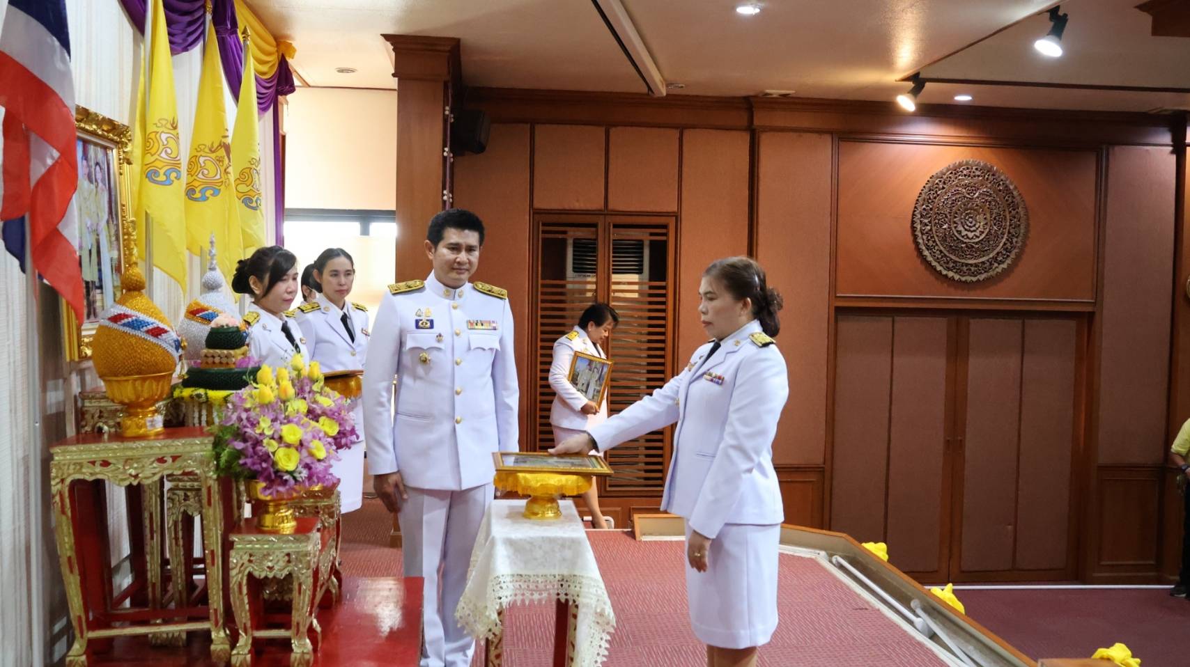 พช.น่าน ร่วมพิธีรับพระราชทานพระบรมฉายาลักษณ์ พระบาทสมเด็จพระเจ้าอยู่หัว ที่ฉายกับสมเด็จพระนางเจ้าฯพระบรมราชินี