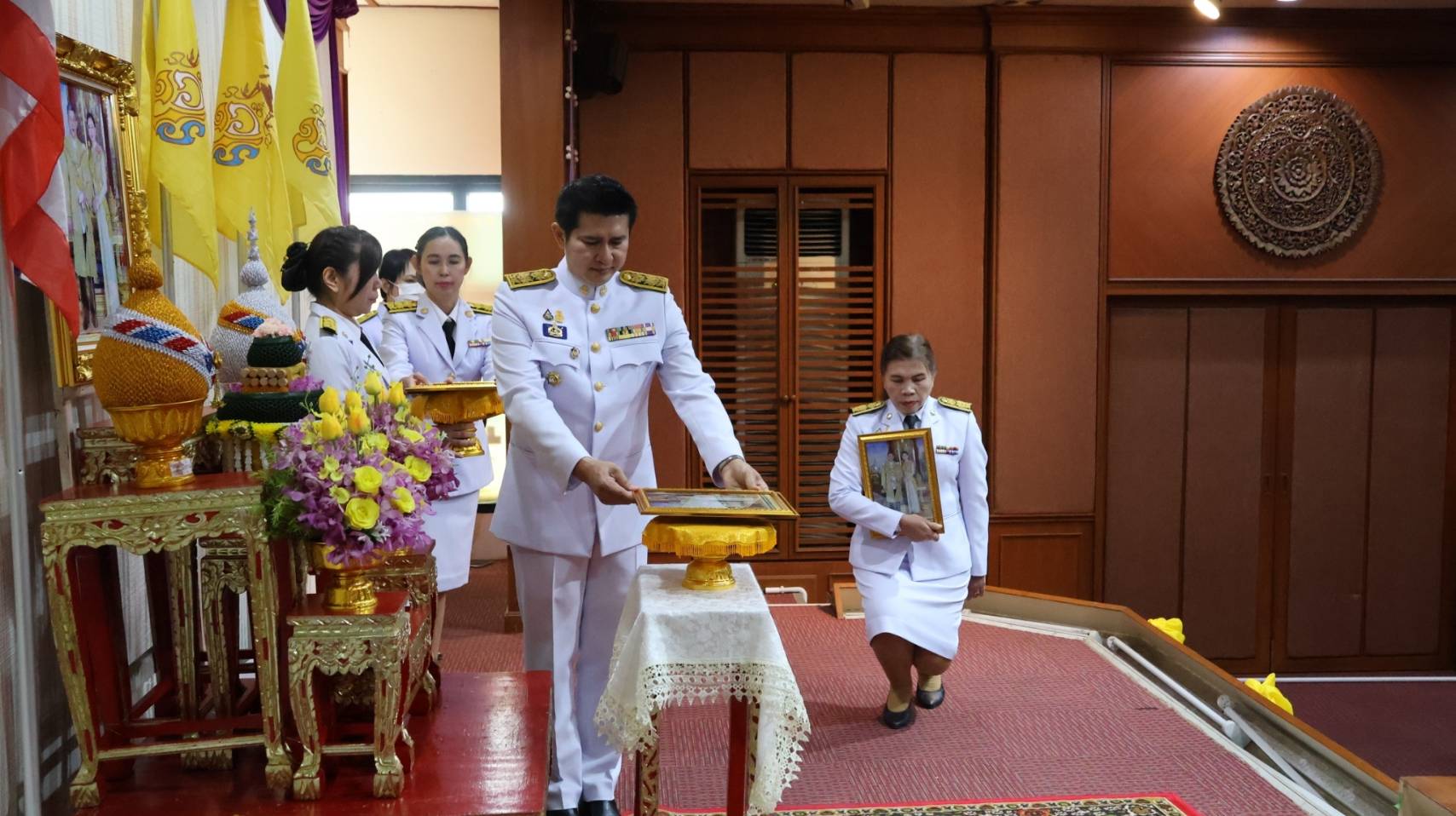 พช.น่าน ร่วมพิธีรับพระราชทานพระบรมฉายาลักษณ์ พระบาทสมเด็จพระเจ้าอยู่หัว ที่ฉายกับสมเด็จพระนางเจ้าฯพระบรมราชินี