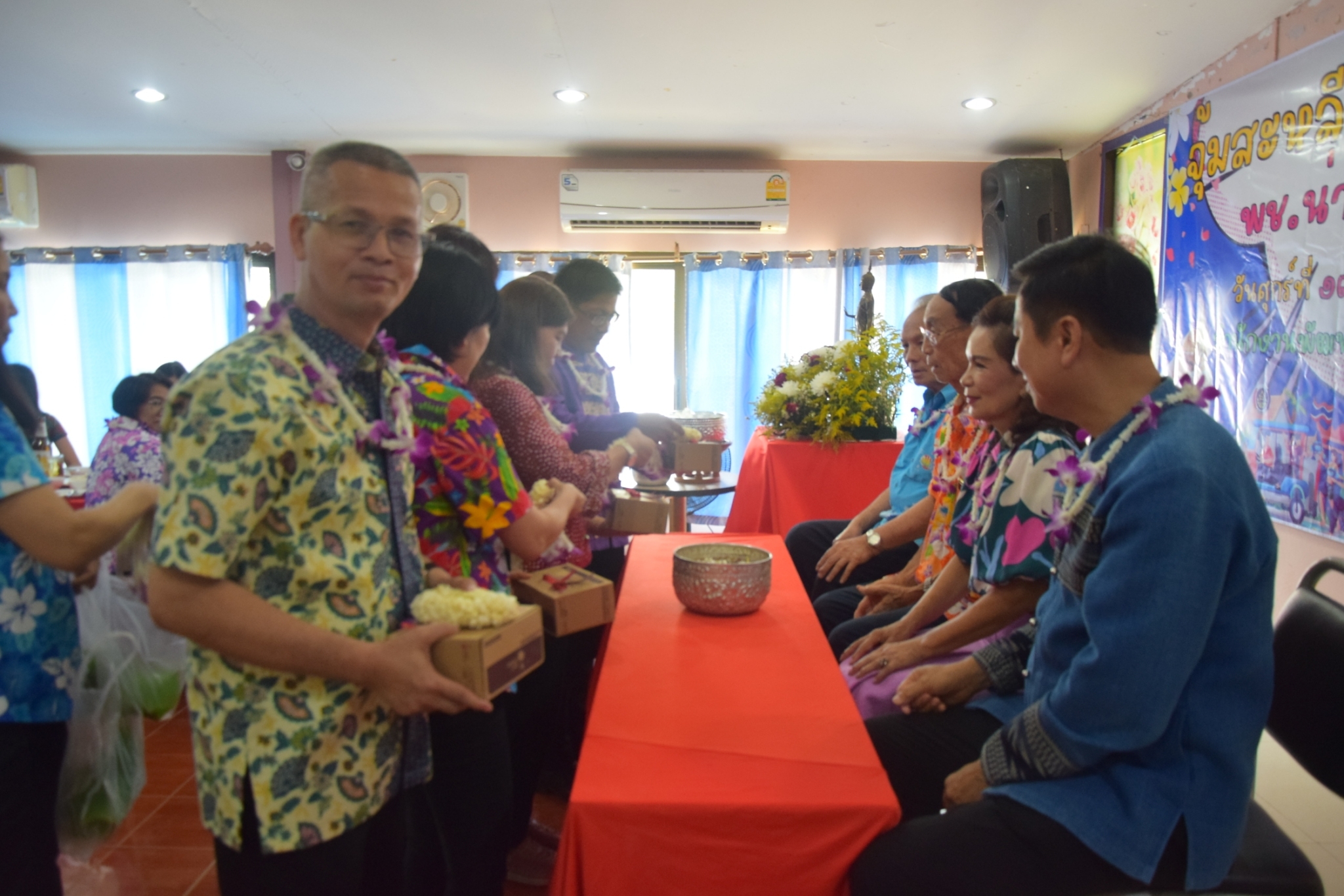 พช.น่าน จัดพิธีสูมาการวะรดน้ำดำหัวพัฒนาการจังหวัดน่าน และข้าราชการบำนาญ เนื่องในวันปี๋ใหม่เมือง 2567