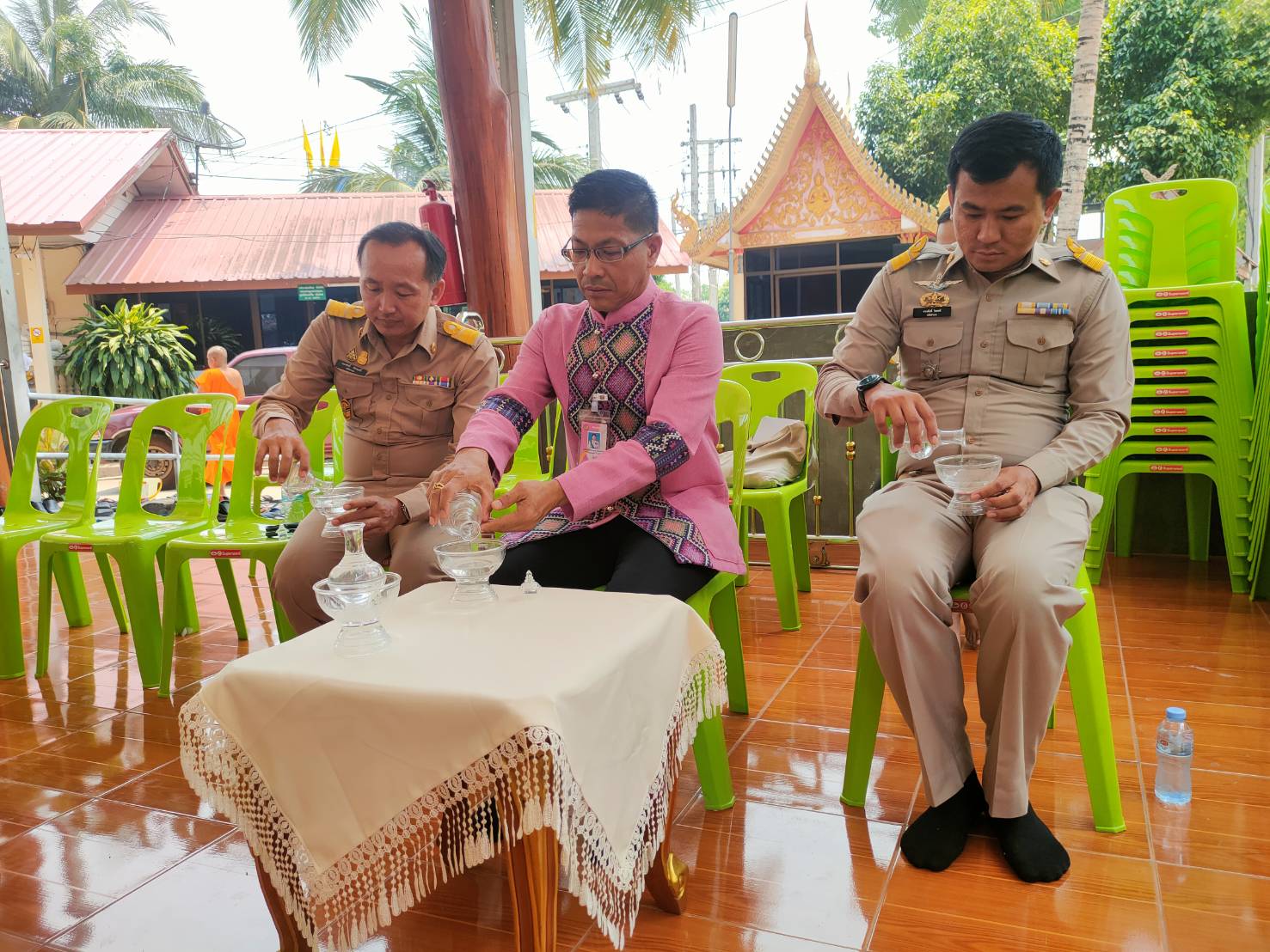 พช.น่าน ร่วมเป็นเจ้าภาพถวายภัตตาหารเพล และน้ำปานะ แด่พระภิกษุสงฆ์ และสามเณร โครงการบรรพชาสามเณรภาคฤดูร้อน เฉลิมพระเกียรติพระบาทสมเด็จพระเจ้าอยู่หัว เนื่องในโอกาสมหามงคลเฉลิมพระชนมพรรษา 6 รอบ 28