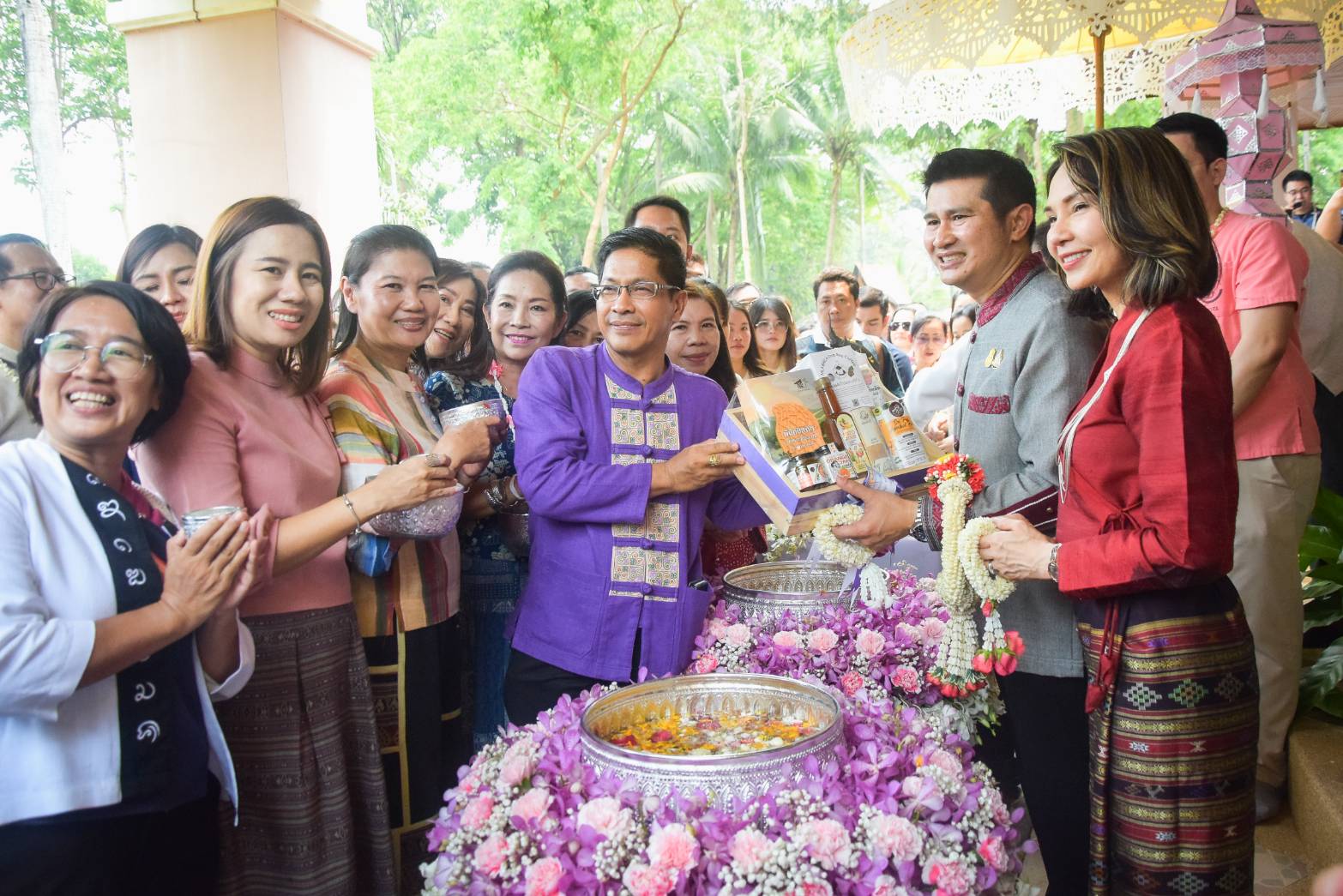 พช.น่านร่วมพิธีสรงน้ำสูมาการวะรดน้ำดำหัวขอพรจาก ผู้ว่าราชการจังหวัดน่านและรองผู้ว่าราชการจังหวัดน่าน เนื่องในประเพณีสงกรานต์ ประจำปี 2567