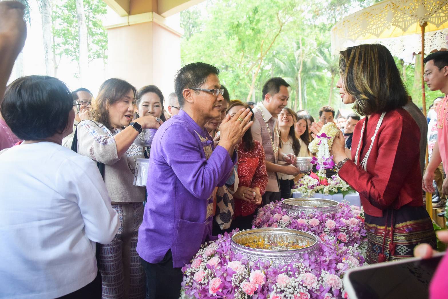พช.น่านร่วมพิธีสรงน้ำสูมาการวะรดน้ำดำหัวขอพรจาก ผู้ว่าราชการจังหวัดน่านและรองผู้ว่าราชการจังหวัดน่าน เนื่องในประเพณีสงกรานต์ ประจำปี 2567