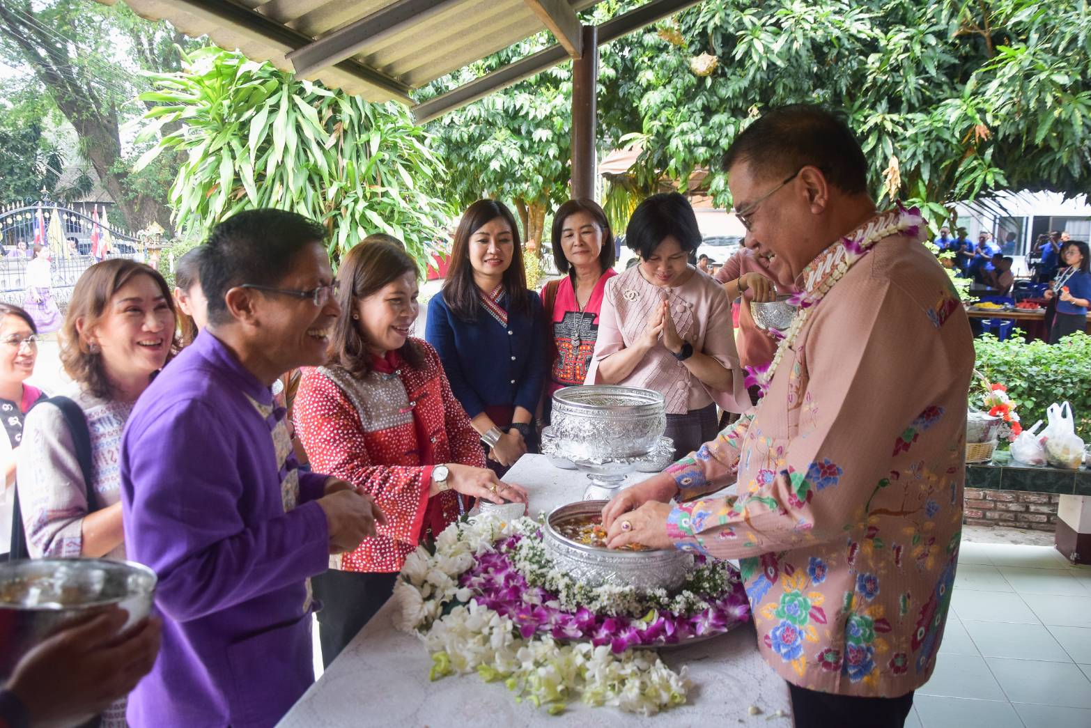 พช.น่านร่วมพิธีสรงน้ำสูมาการวะรดน้ำดำหัวขอพรจาก ผู้ว่าราชการจังหวัดน่านและรองผู้ว่าราชการจังหวัดน่าน เนื่องในประเพณีสงกรานต์ ประจำปี 2567