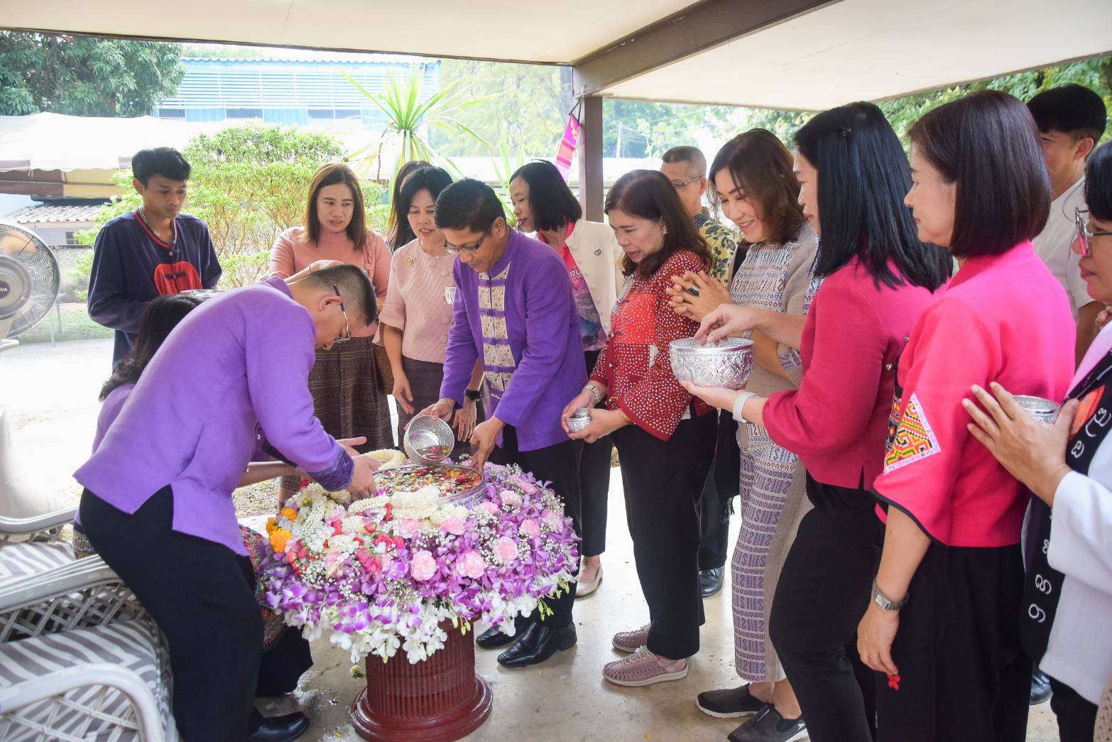 พช.น่านร่วมพิธีสรงน้ำสูมาการวะรดน้ำดำหัวขอพรจาก ผู้ว่าราชการจังหวัดน่านและรองผู้ว่าราชการจังหวัดน่าน เนื่องในประเพณีสงกรานต์ ประจำปี 2567