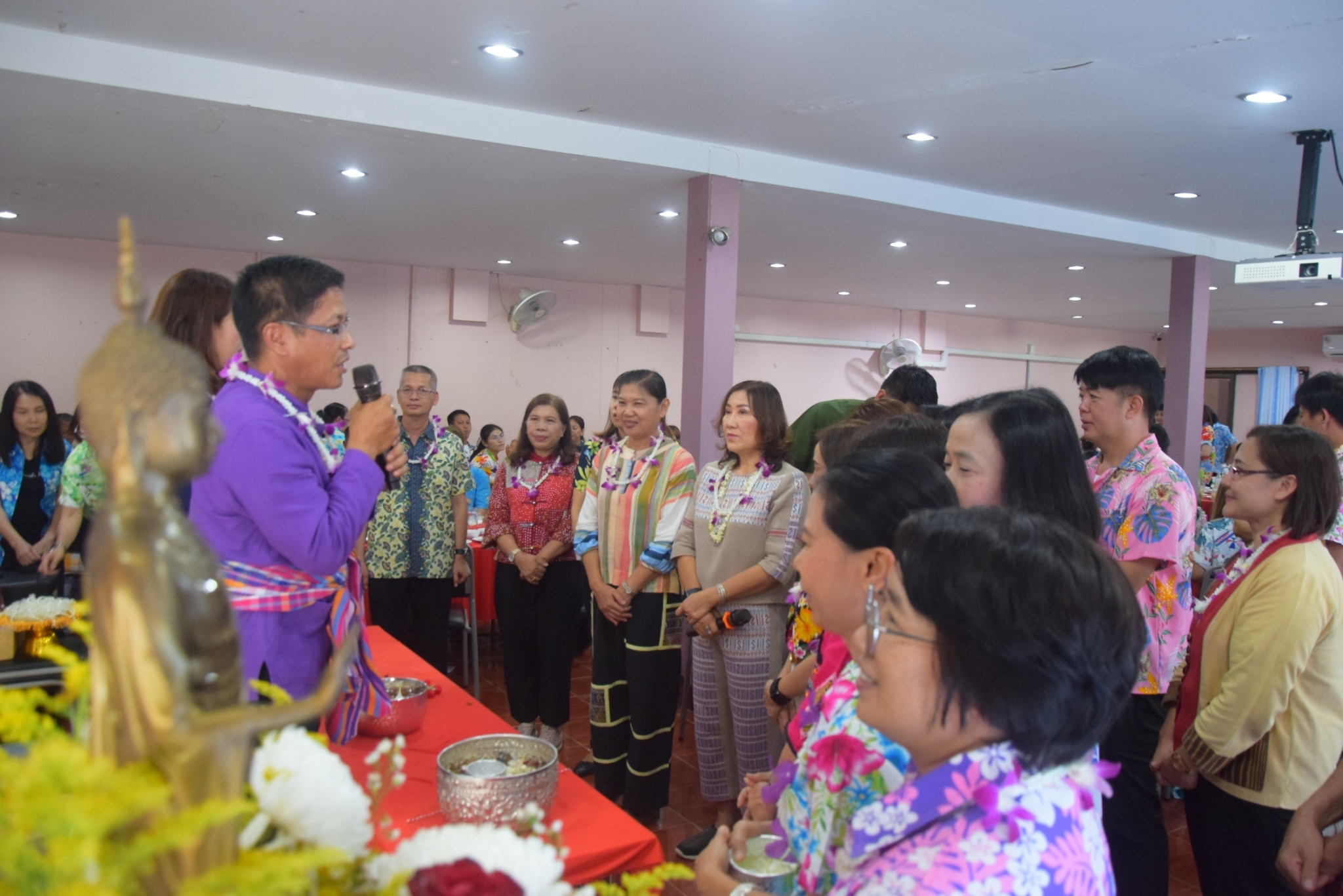 พช.น่าน จัดพิธีสูมาการวะรดน้ำดำหัวพัฒนาการจังหวัดน่าน และข้าราชการบำนาญ เนื่องในวันปี๋ใหม่เมือง 2567