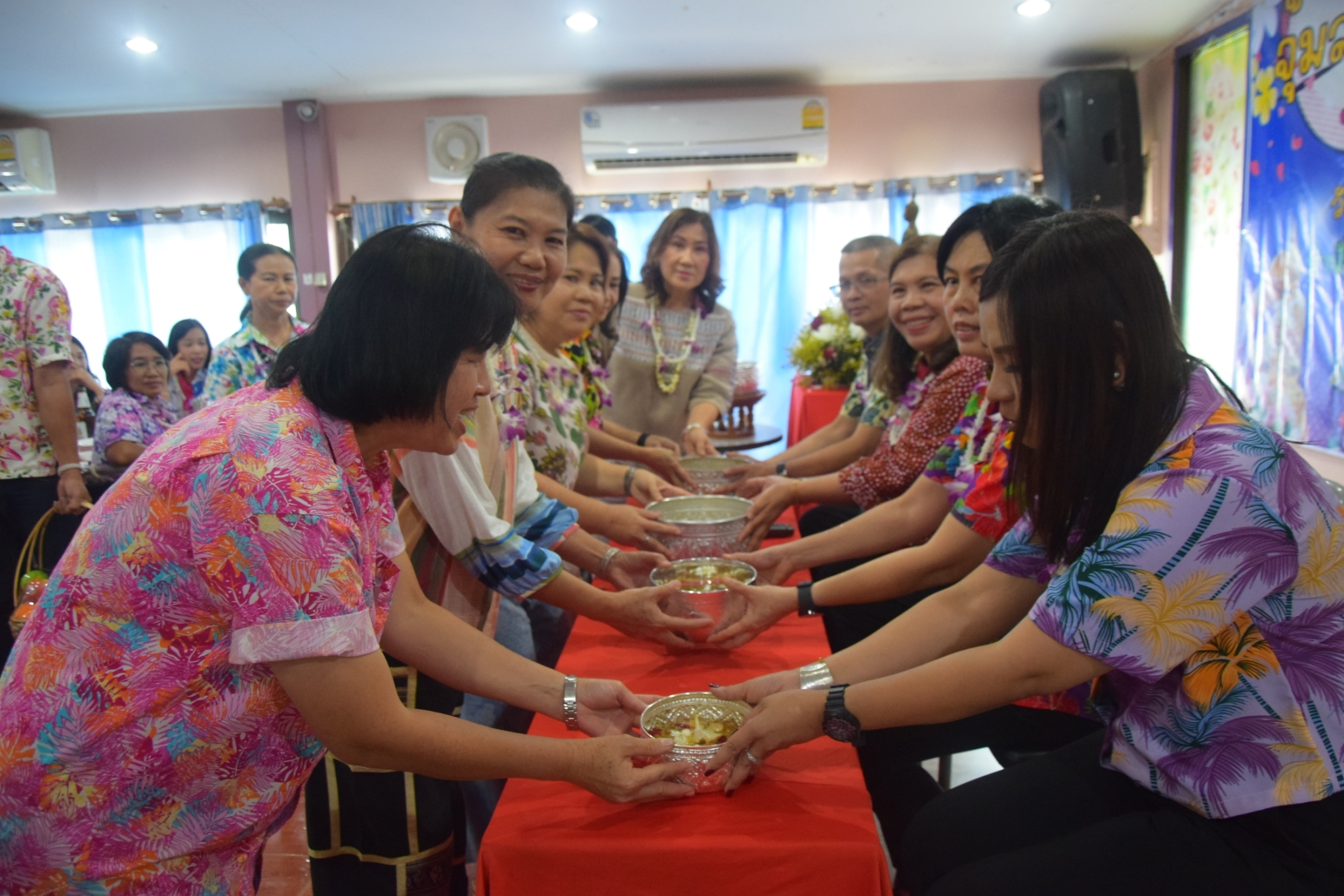 พช.น่าน จัดพิธีสูมาการวะรดน้ำดำหัวพัฒนาการจังหวัดน่าน และข้าราชการบำนาญ เนื่องในวันปี๋ใหม่เมือง 2567