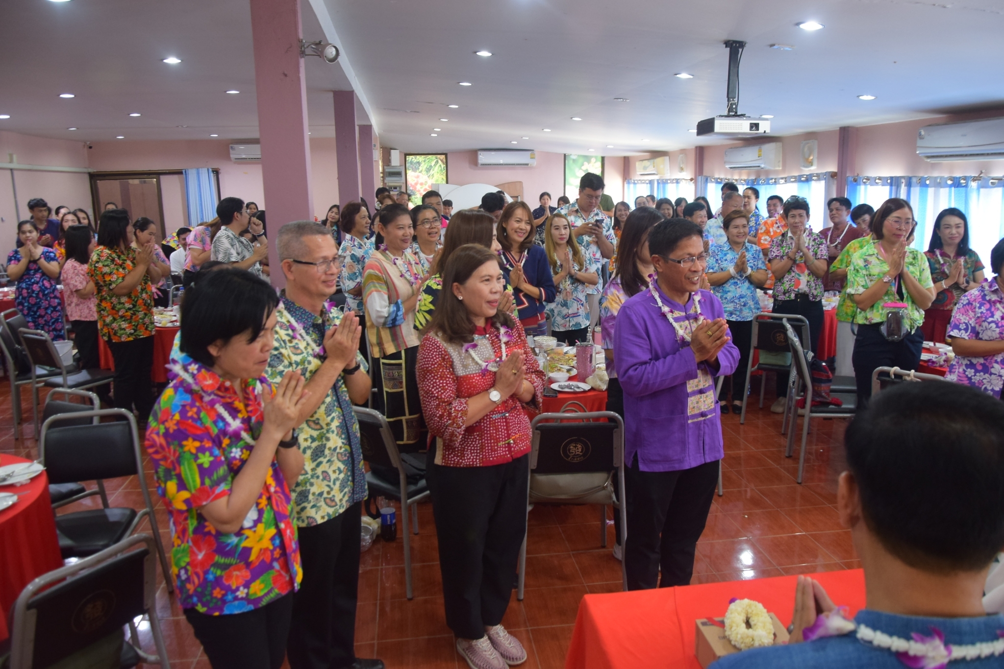 พช.น่าน จัดพิธีสูมาการวะรดน้ำดำหัวพัฒนาการจังหวัดน่าน และข้าราชการบำนาญ เนื่องในวันปี๋ใหม่เมือง 2567