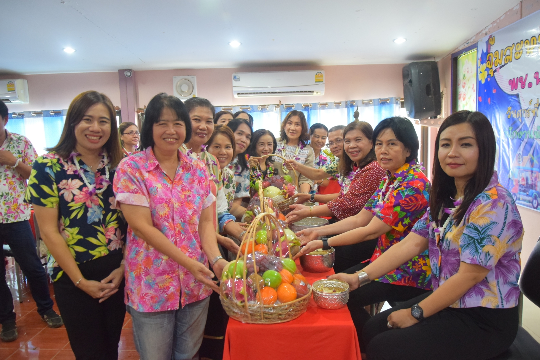 พช.น่าน จัดพิธีสูมาการวะรดน้ำดำหัวพัฒนาการจังหวัดน่าน และข้าราชการบำนาญ เนื่องในวันปี๋ใหม่เมือง 2567