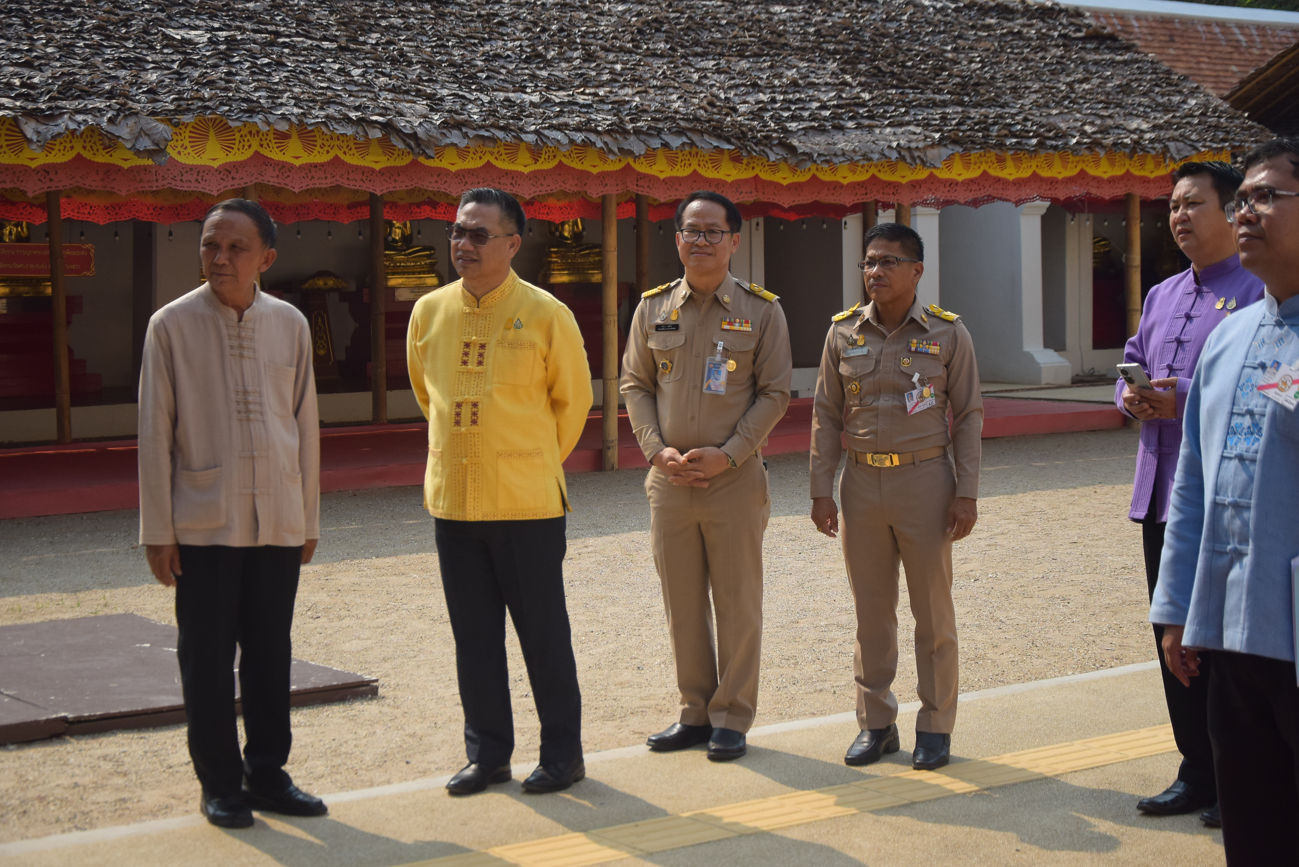 ปลัดกระทรวงมหาดไทยพร้อมนายกสมาคมแม่บ้านมหาดไทย เดินทางปฏิบัติราชการในพื้นที่จังหวัดน่าน ประกอบพิธีถวายเทวดาเหยียบมอมสร้างขึ้นเพื่อทดแทนของเดิมของวัดพระธาตุแช่แห้ง ที่สุญหายไปกว่า 60 ปี