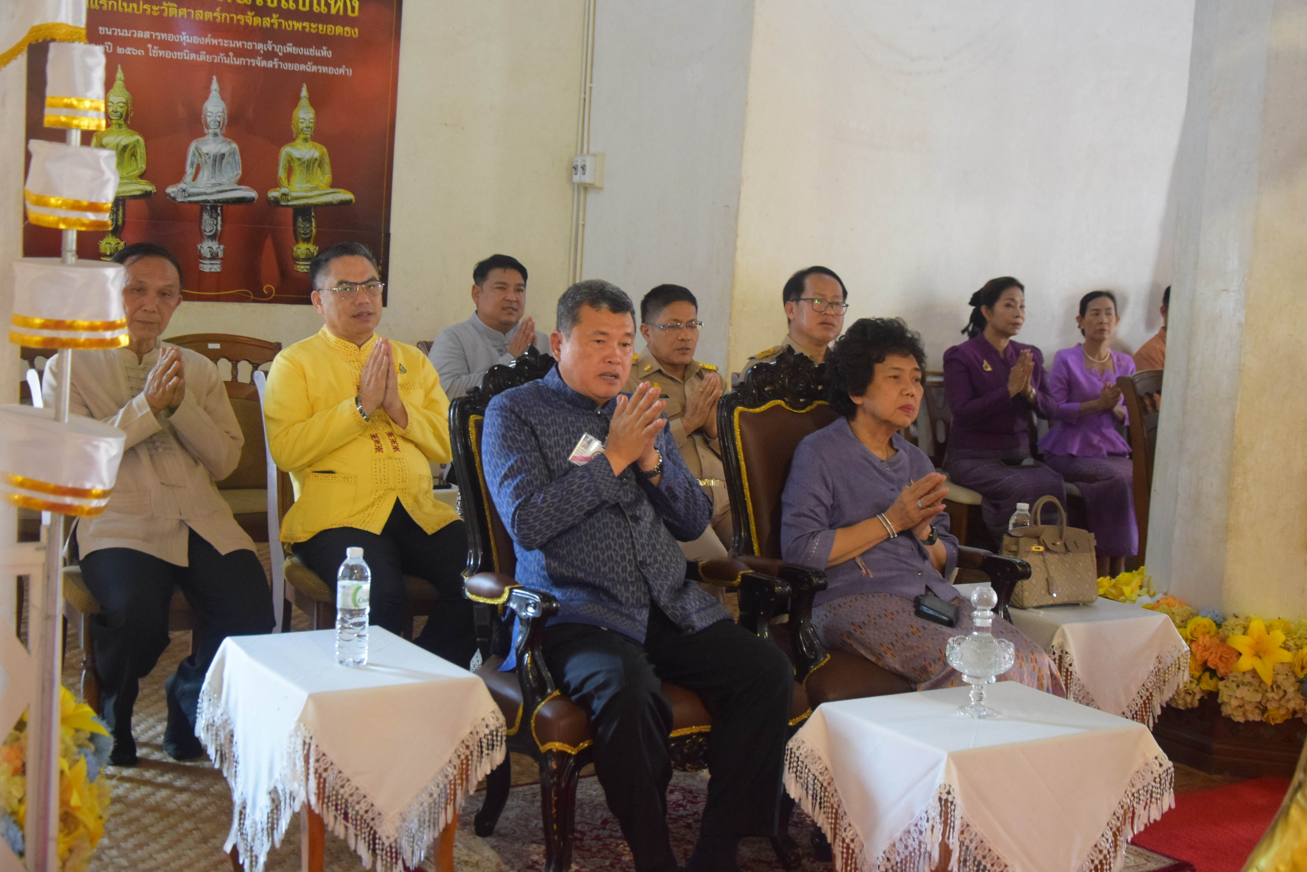 ปลัดกระทรวงมหาดไทยพร้อมนายกสมาคมแม่บ้านมหาดไทย เดินทางปฏิบัติราชการในพื้นที่จังหวัดน่าน ประกอบพิธีถวายเทวดาเหยียบมอมสร้างขึ้นเพื่อทดแทนของเดิมของวัดพระธาตุแช่แห้ง ที่สุญหายไปกว่า 60 ปี