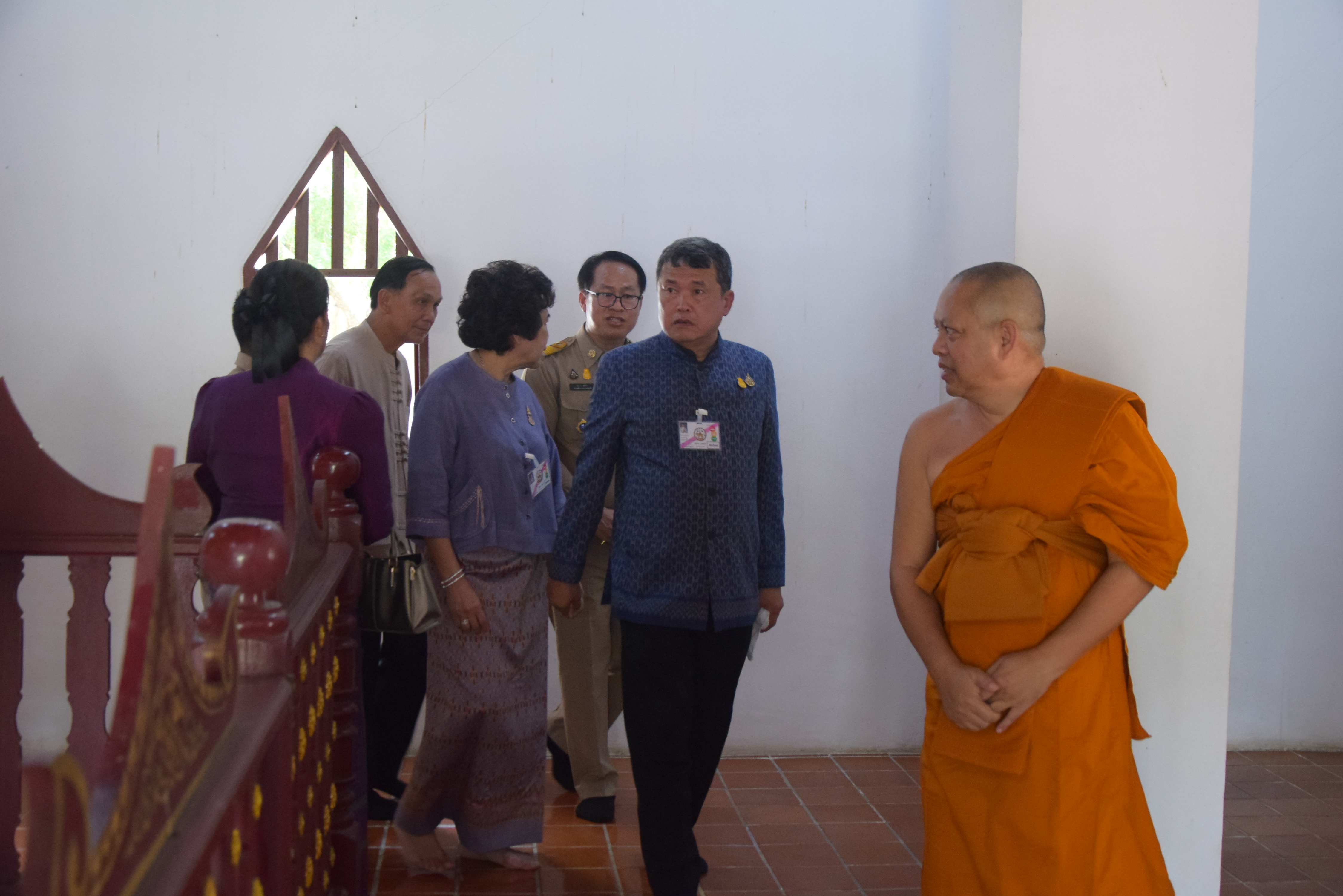 ปลัดกระทรวงมหาดไทยพร้อมนายกสมาคมแม่บ้านมหาดไทย เดินทางปฏิบัติราชการในพื้นที่จังหวัดน่าน ประกอบพิธีถวายเทวดาเหยียบมอมสร้างขึ้นเพื่อทดแทนของเดิมของวัดพระธาตุแช่แห้ง ที่สุญหายไปกว่า 60 ปี