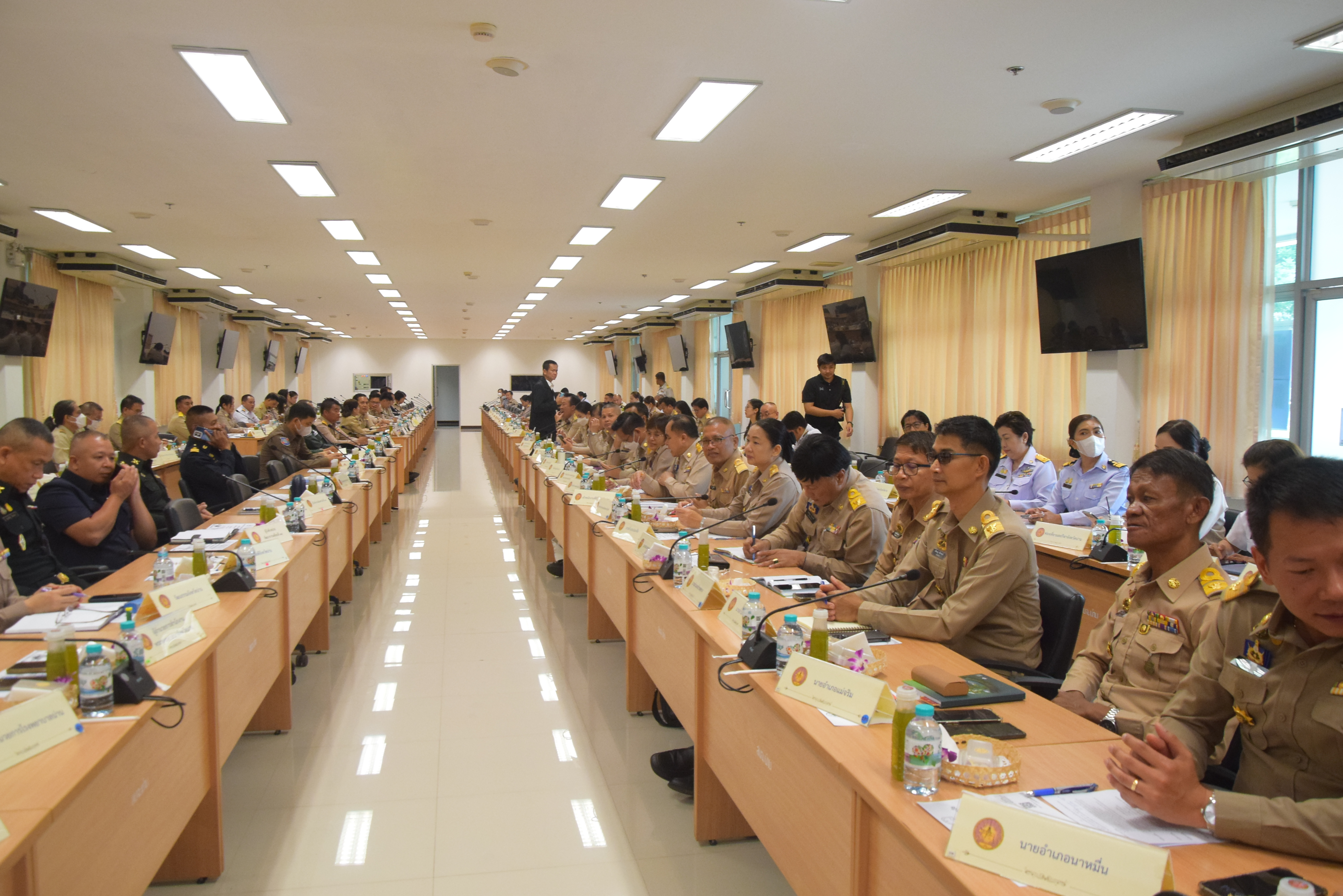 พช.น่าน ร่วมประชุมคณะกรมการจังหวัดน่านและหัวหน้าส่วนราชการจังหวัดน่าน ประจำเดือนเมษายน 2567 และมอบเกียรติบัตรการบริหารการจัดเก็บข้อมูลความจำเป็นพื้นฐาน (จปฐ.) ประจำปีงบประมาณ พ.ศ.2567