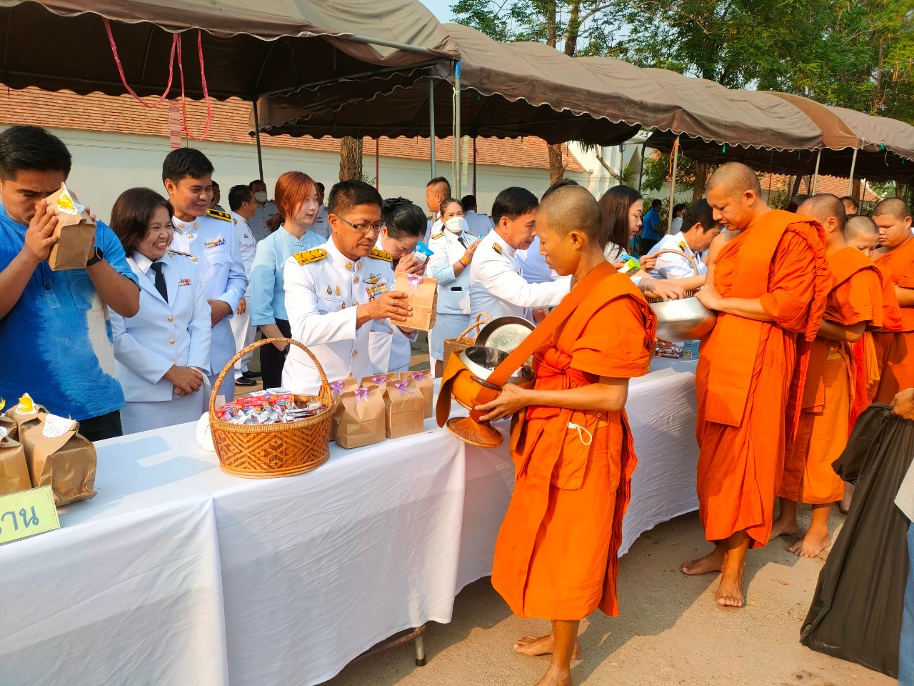 พช.น่าน ร่วมทำบุญตักบาตรถวายพระกุศลและถวายพระพร เนื่องในโอกาสวันคล้ายวันประสูติ สมเด็จพระเจ้าลูกยาเธอ เจ้าฟ้าทีปังกรรัศมีโชติ มหาวชิโรตตมางกูร สิริวิบูลยราชกุมาร 29 เมษายน 2567