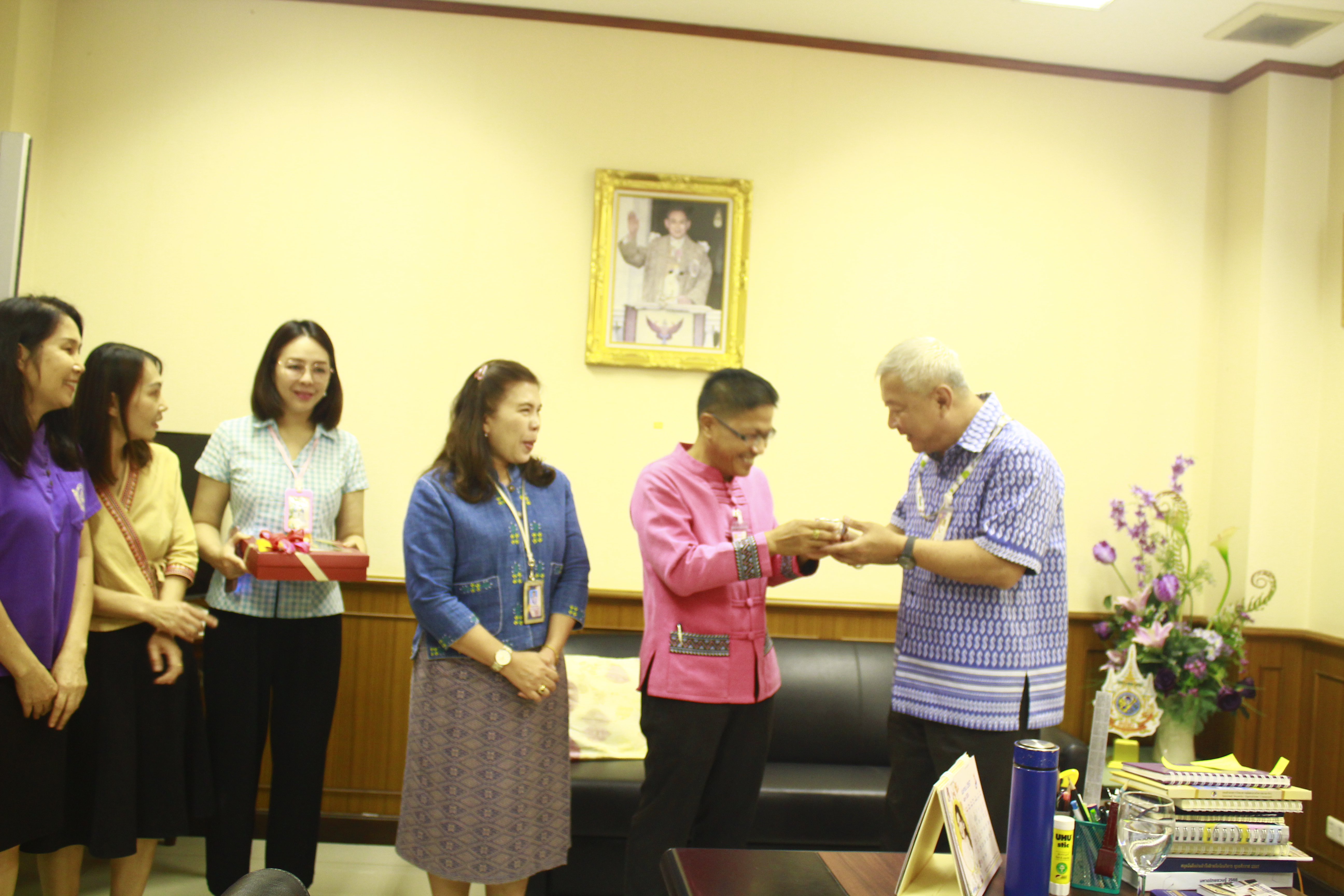 พช.น่าน ร่วมสูมาการวะรดน้ำดำหัวขอพรจาก นายกฤชเพชร เพชระบูรณิน รองผู้ว่าราชการจังหวัดน่าน เนื่องในประเพณีสงกรานต์ ประจำปี 2567