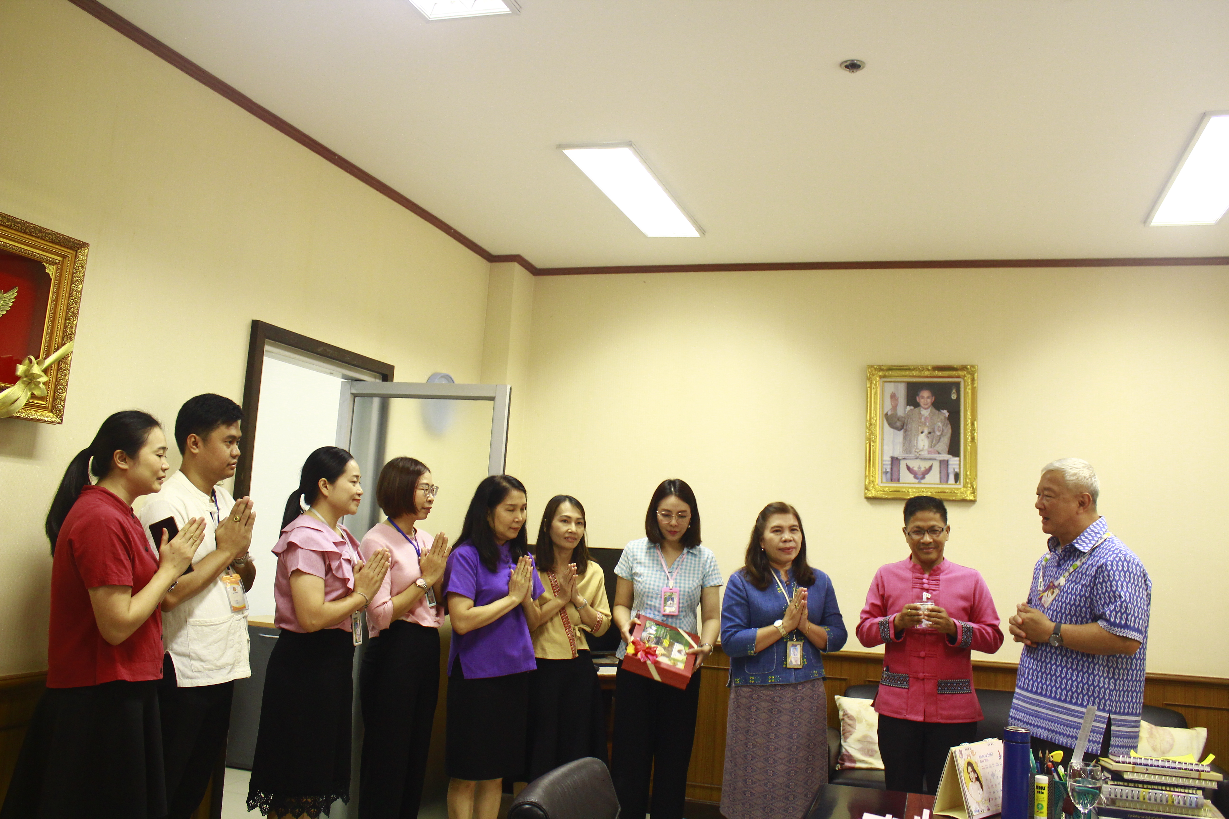 พช.น่าน ร่วมสูมาการวะรดน้ำดำหัวขอพรจาก นายกฤชเพชร เพชระบูรณิน รองผู้ว่าราชการจังหวัดน่าน เนื่องในประเพณีสงกรานต์ ประจำปี 2567