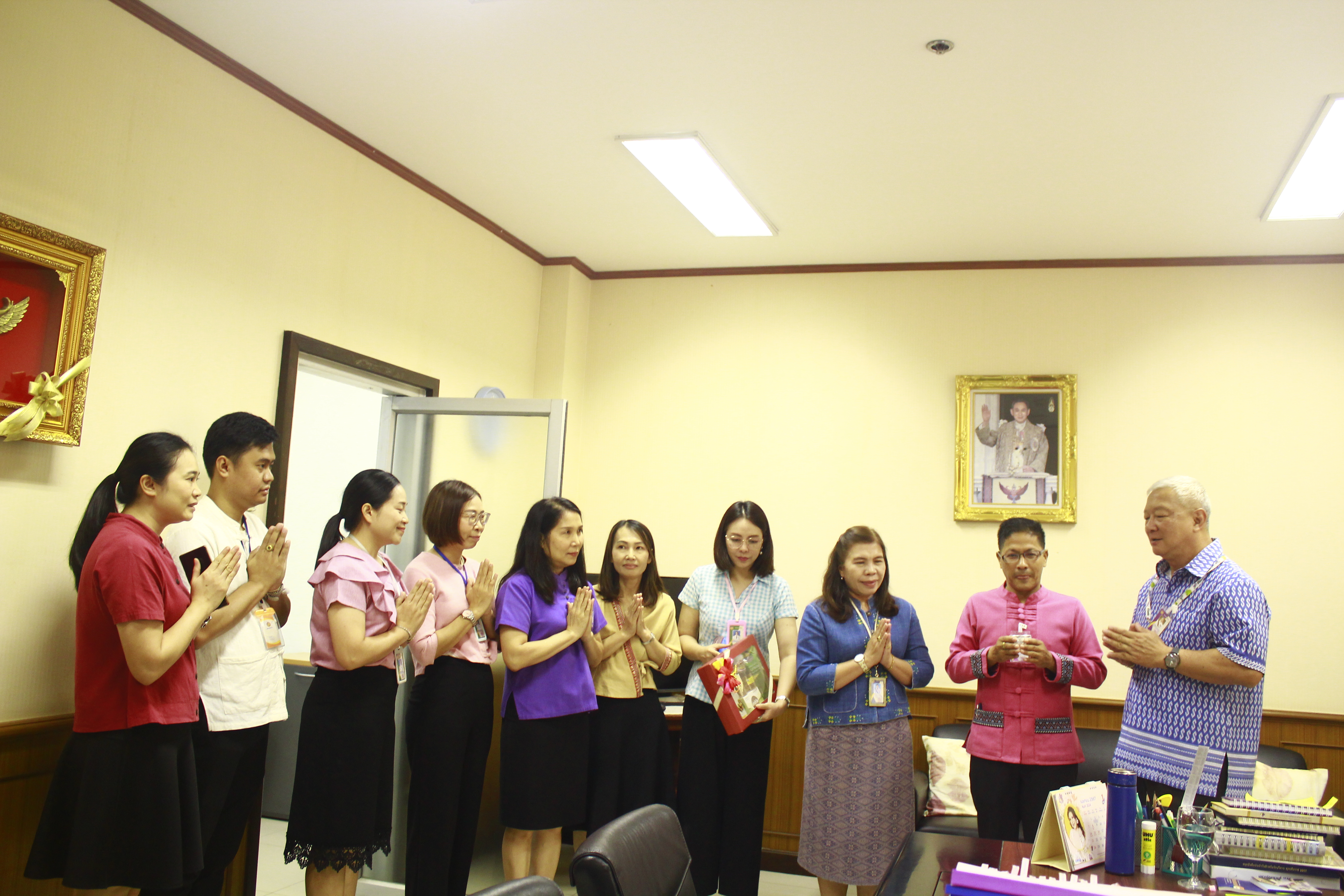 พช.น่าน ร่วมสูมาการวะรดน้ำดำหัวขอพรจาก นายกฤชเพชร เพชระบูรณิน รองผู้ว่าราชการจังหวัดน่าน เนื่องในประเพณีสงกรานต์ ประจำปี 2567