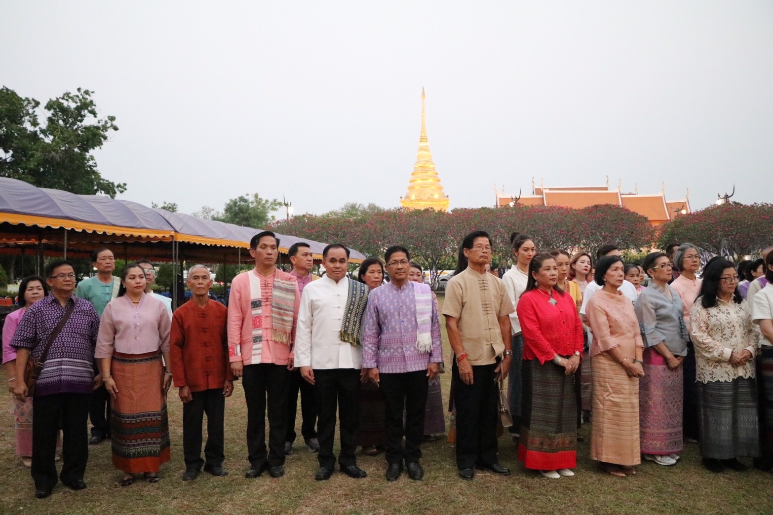พช.น่าน ร่วมพิธีถวายต้นกุ่มดอกไม้สดถวายสักการะ พระเจ้าสุริยพงษ์ผริตเดชฯ อดีตเจ้าผู้ครอง นครน่าน องค์ที่ 63 เนื่องในวันพระเจ้าน่าน ประจำปี 2567