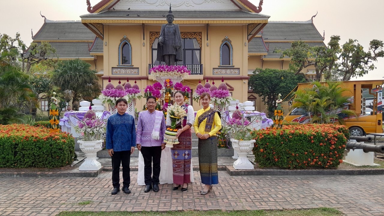 พช.น่าน ร่วมพิธีถวายต้นกุ่มดอกไม้สดถวายสักการะ พระเจ้าสุริยพงษ์ผริตเดชฯ อดีตเจ้าผู้ครอง นครน่าน องค์ที่ 63 เนื่องในวันพระเจ้าน่าน ประจำปี 2567