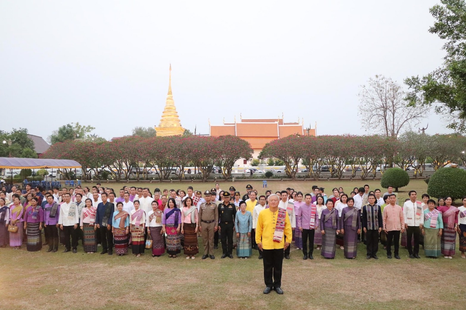 พช.น่าน ร่วมพิธีถวายต้นกุ่มดอกไม้สดถวายสักการะ พระเจ้าสุริยพงษ์ผริตเดชฯ อดีตเจ้าผู้ครอง นครน่าน องค์ที่ 63 เนื่องในวันพระเจ้าน่าน ประจำปี 2567