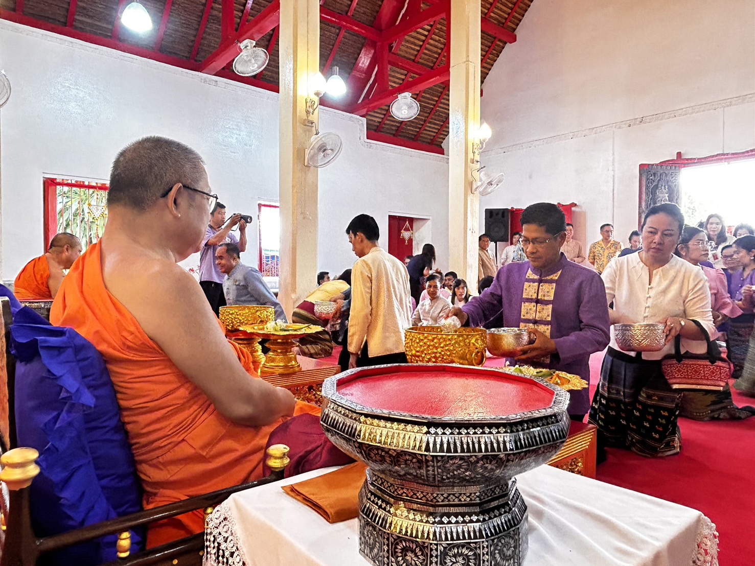 พช.น่าน ร่วมพิธีสามีจิกรรมคณะพระสังฆาธิการจังหวัดน่าน เนื่องในเทศกาลสงกรานต์ ประจำปี 2567