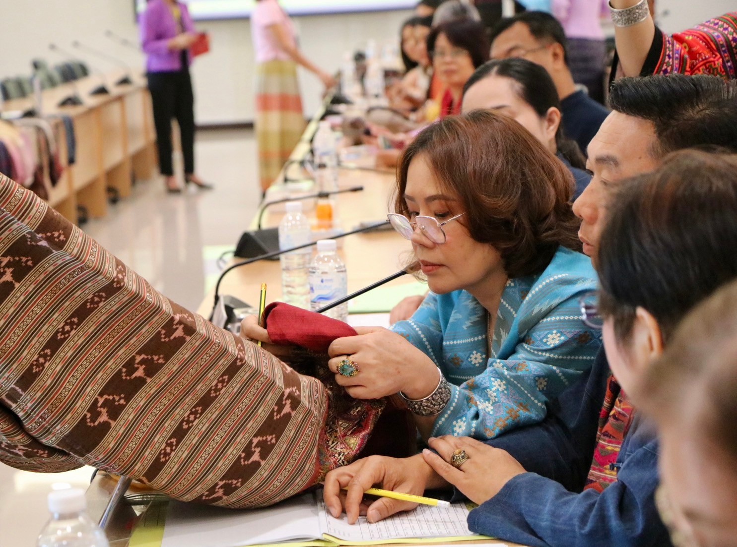 จังหวัดน่าน จัดประกวดสุดยอดผ้าจังหวัดน่าน ประจำปี 2567 “ส่งเสริมพัฒนาภูมิปัญญาผ้าไทย” ค้นหาสุดยอดผ้าความเป็นอัตลักษณ์ วิถีชีวิตของคนน่าน