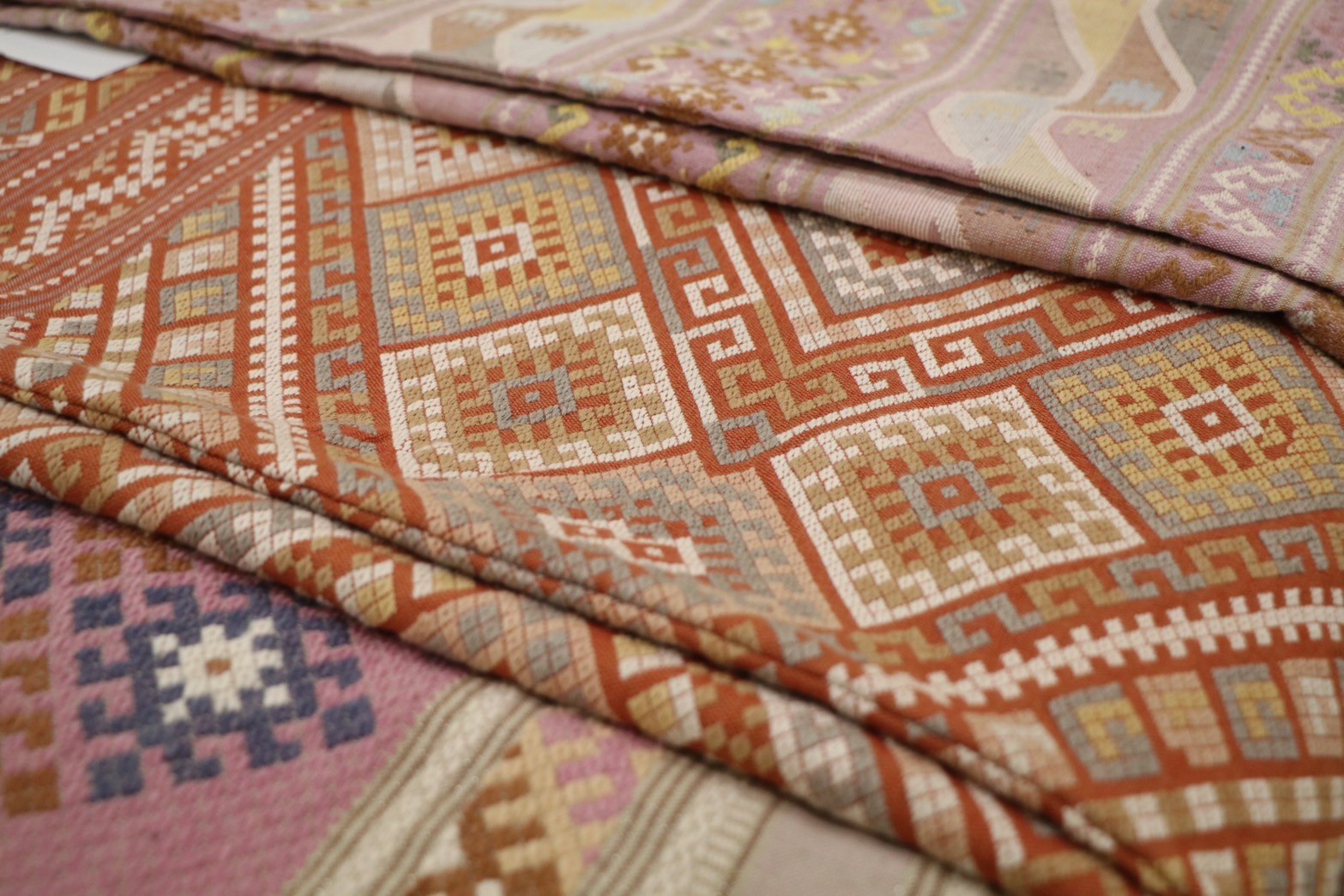 จังหวัดน่าน จัดประกวดสุดยอดผ้าจังหวัดน่าน ประจำปี 2567 “ส่งเสริมพัฒนาภูมิปัญญาผ้าไทย” ค้นหาสุดยอดผ้าความเป็นอัตลักษณ์ วิถีชีวิตของคนน่าน