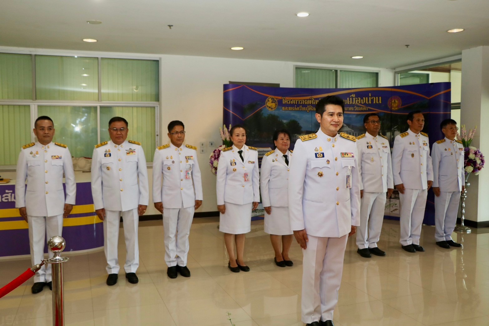 จังหวัดน่าน จัดพิธีรับพระราชทานแผ่นธรรมนาวา “วัง” ภาพวาดฝีพระหัตถ์พร้อมคติธรรม เป็นแนวทางให้ประชาชนปฏิบัติเพื่อความพ้นทุกข์