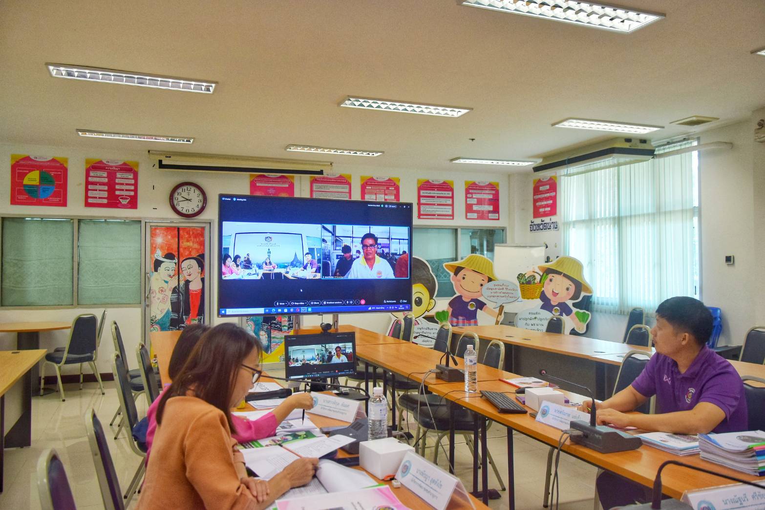 พช.น่าน ดำเนินการกลั่นกรองการคัดสรรกิจกรรมพัฒนาชุมชนดีเด่น ระดับจังหวัด ประจำปี 2567 ผ่านระบบออนไลน์ Webex Meeting