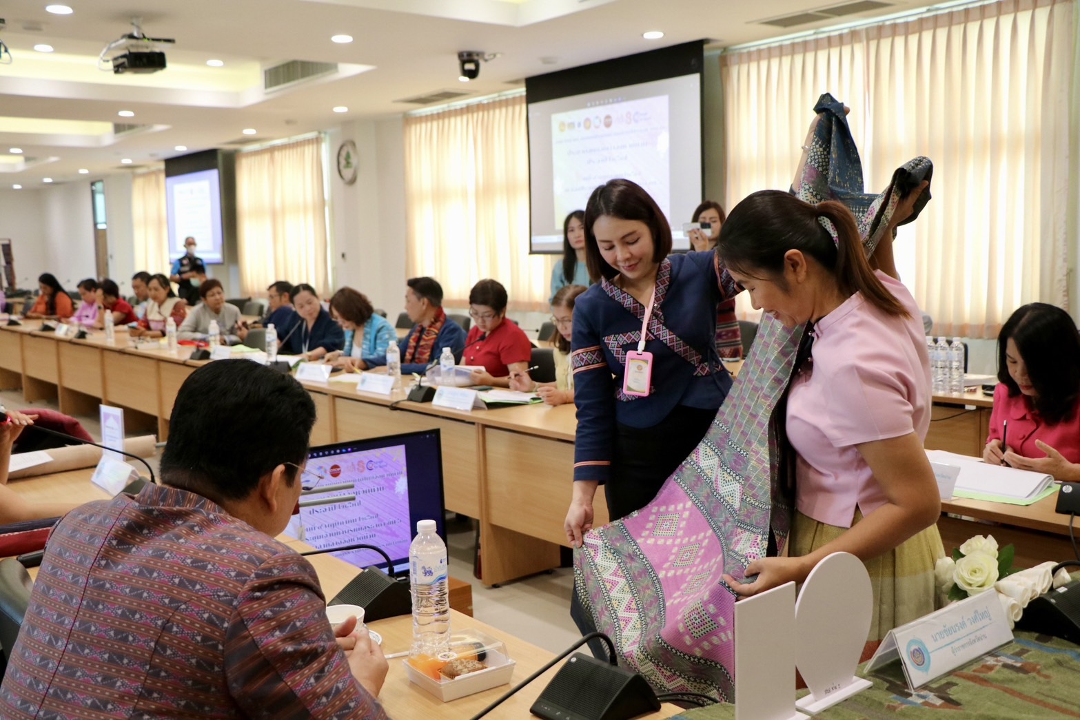 จังหวัดน่าน จัดประกวดสุดยอดผ้าจังหวัดน่าน ประจำปี 2567 “ส่งเสริมพัฒนาภูมิปัญญาผ้าไทย” ค้นหาสุดยอดผ้าความเป็นอัตลักษณ์ วิถีชีวิตของคนน่าน