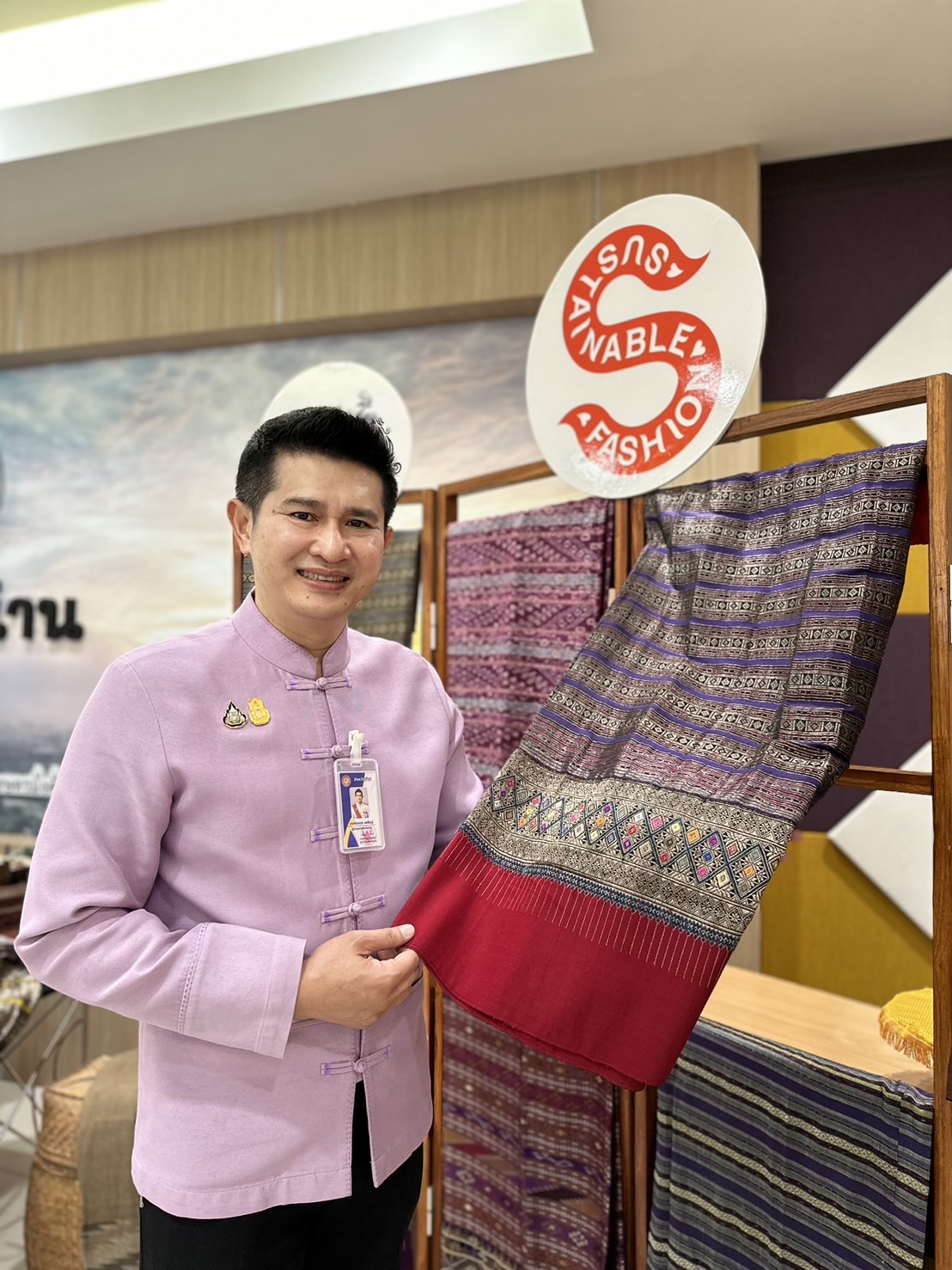 จังหวัดน่าน จัดประกวดสุดยอดผ้าจังหวัดน่าน ประจำปี 2567 “ส่งเสริมพัฒนาภูมิปัญญาผ้าไทย” ค้นหาสุดยอดผ้าความเป็นอัตลักษณ์ วิถีชีวิตของคนน่าน